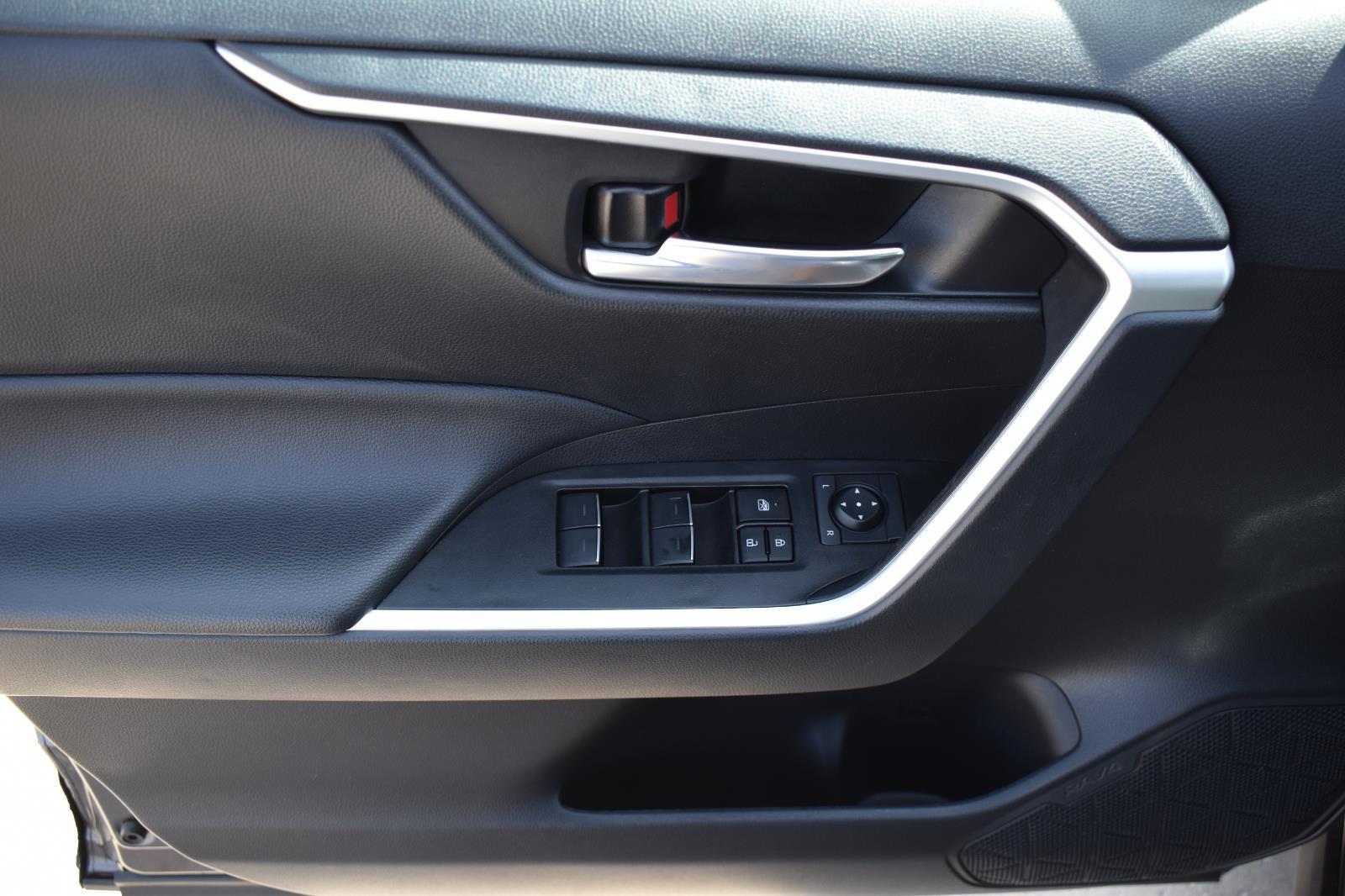 2024 Toyota RAV4 XLE - Photo 21