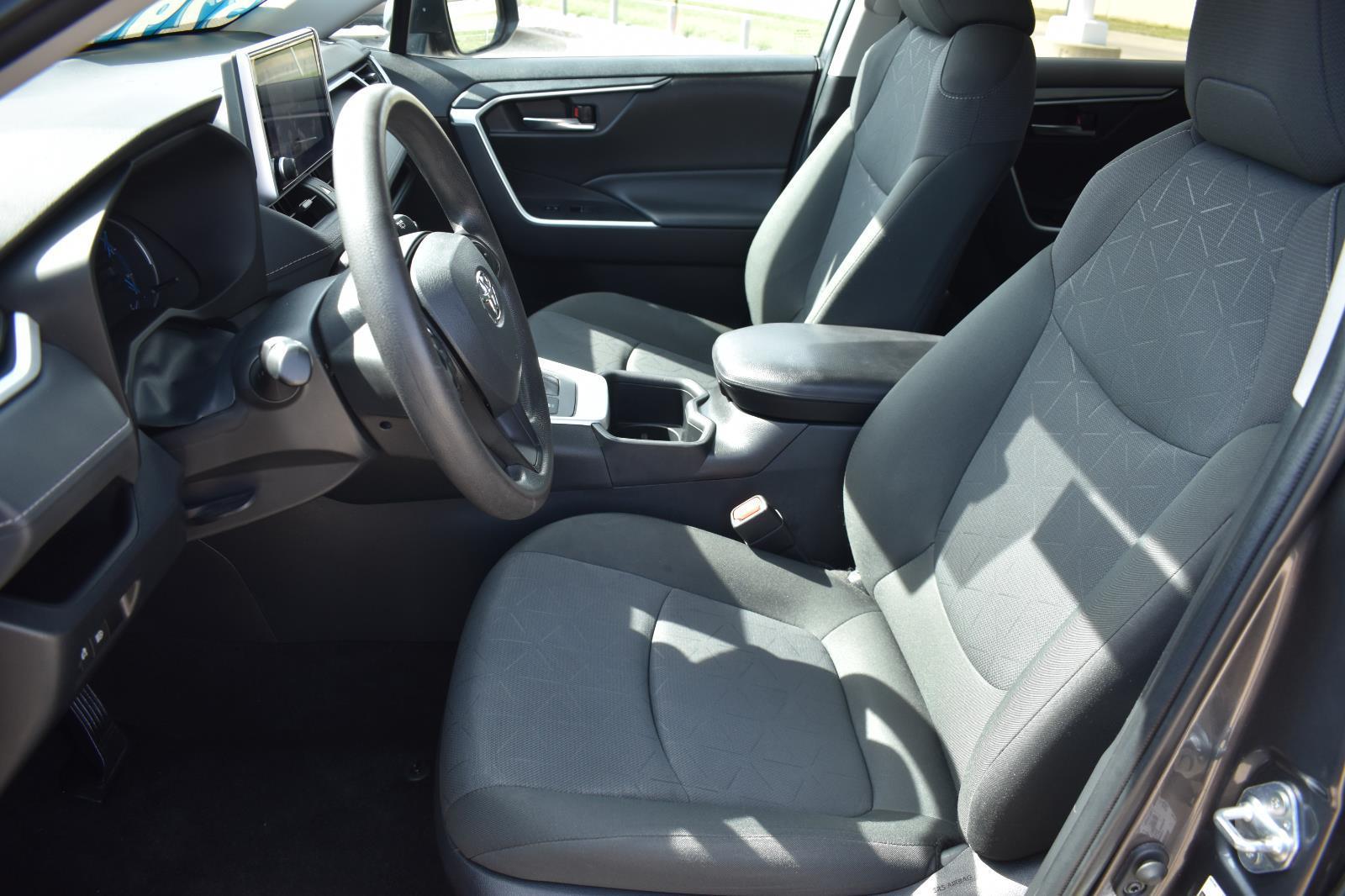 2024 Toyota RAV4 XLE - Photo 23