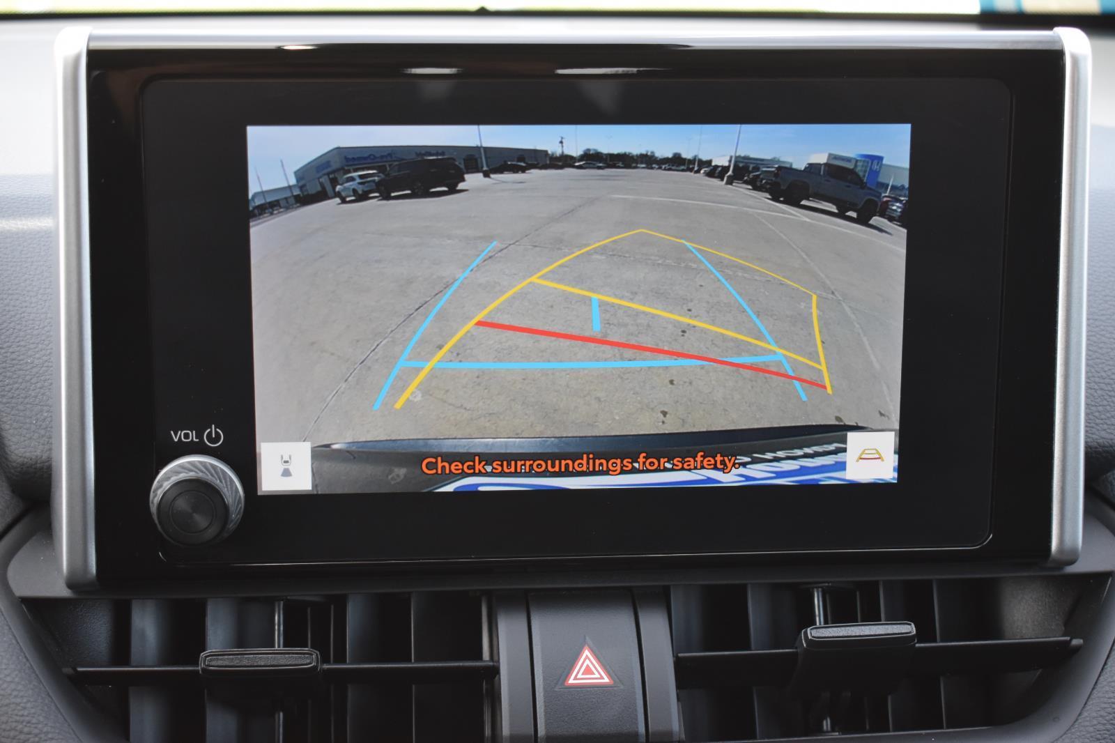 2024 Toyota RAV4 XLE - Photo 25