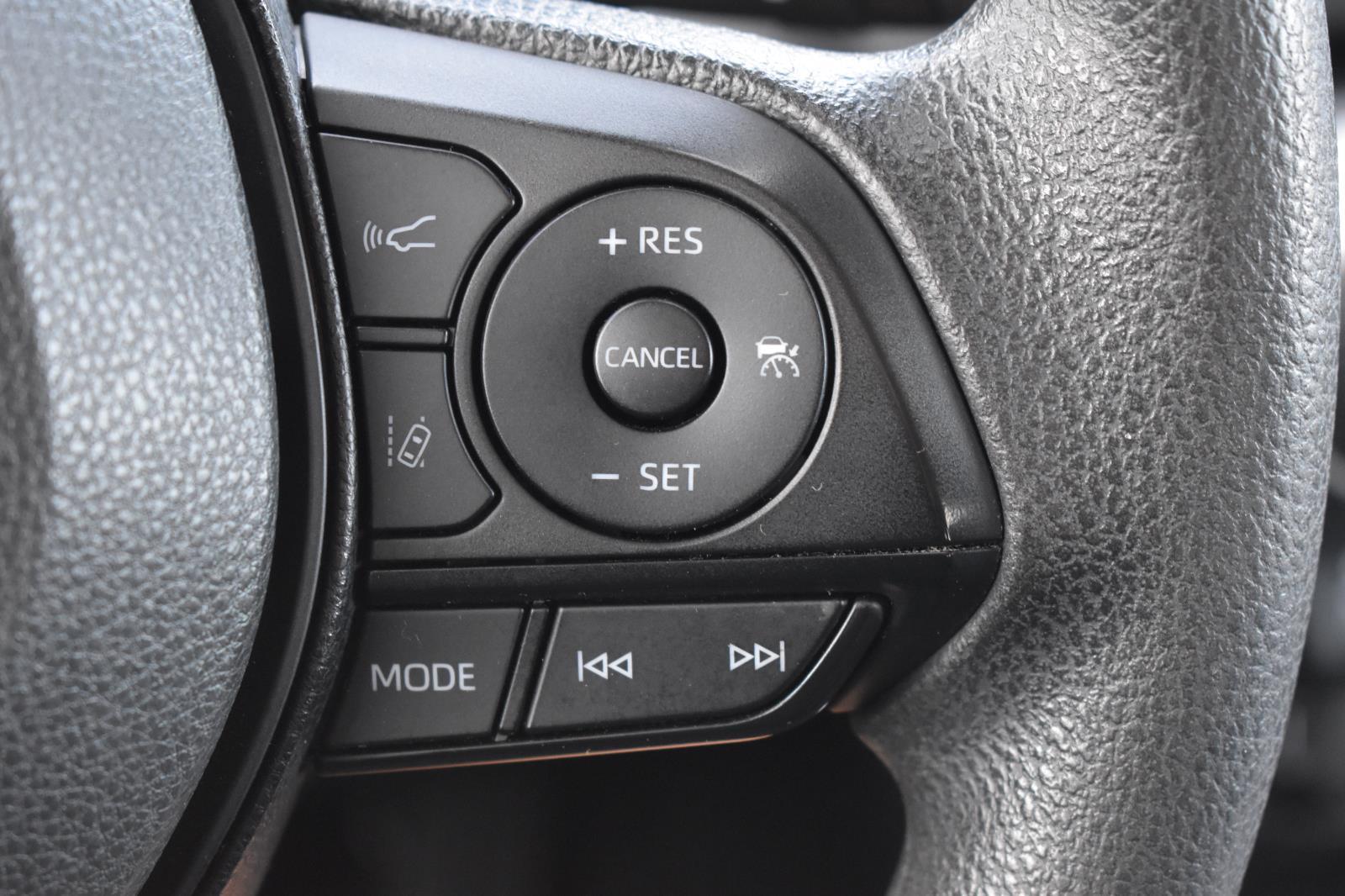 2024 Toyota RAV4 XLE - Photo 8