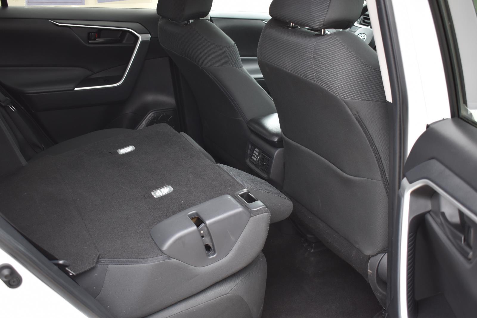 2024 Toyota RAV4 LE - Photo 15
