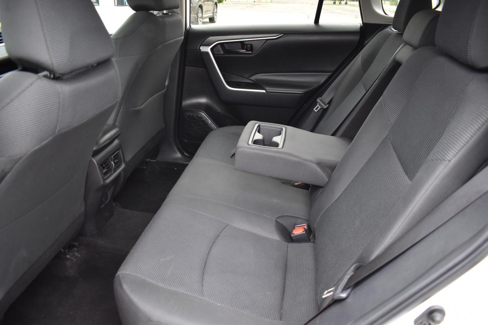 2024 Toyota RAV4 LE - Photo 17