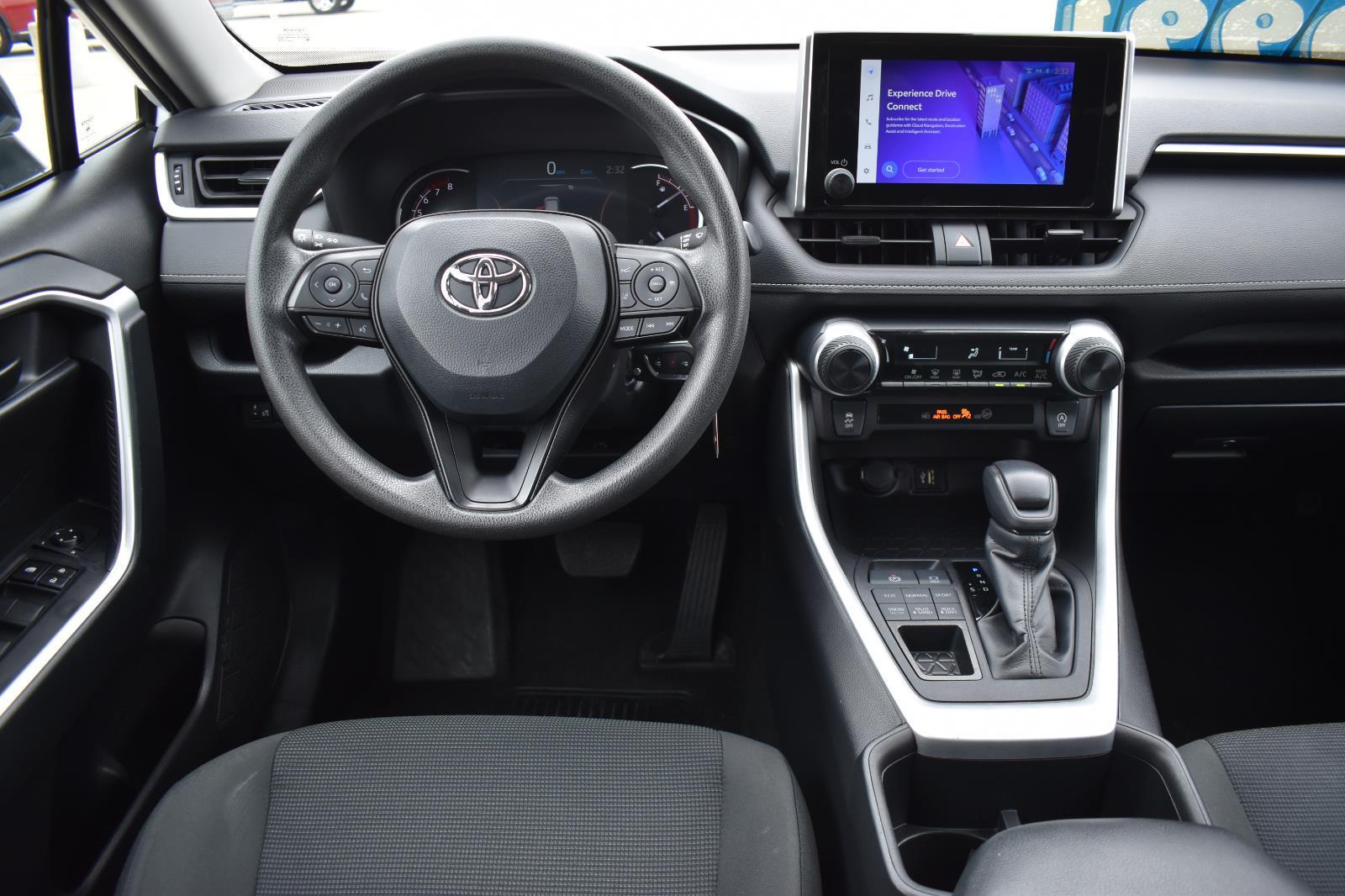 2024 Toyota RAV4 LE - Photo 18
