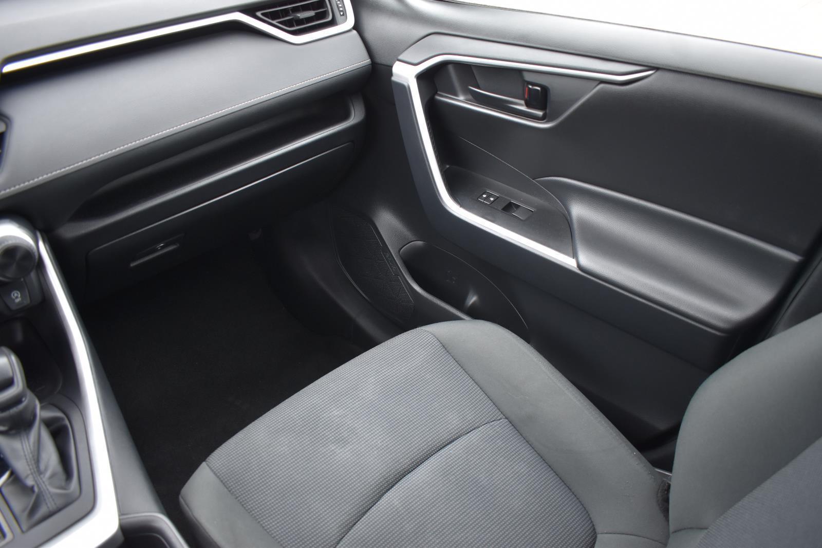 2024 Toyota RAV4 LE - Photo 19