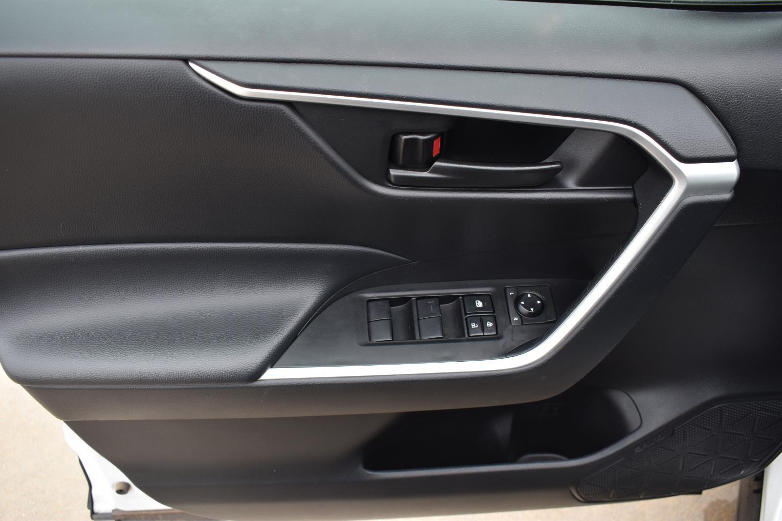 2024 Toyota RAV4 LE - Photo 20