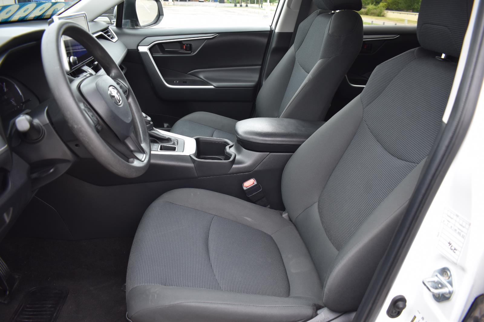 2024 Toyota RAV4 LE - Photo 21