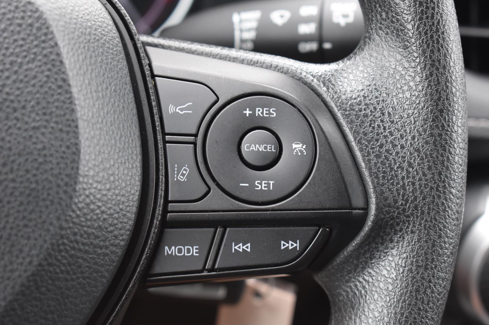 2024 Toyota RAV4 LE - Photo 9