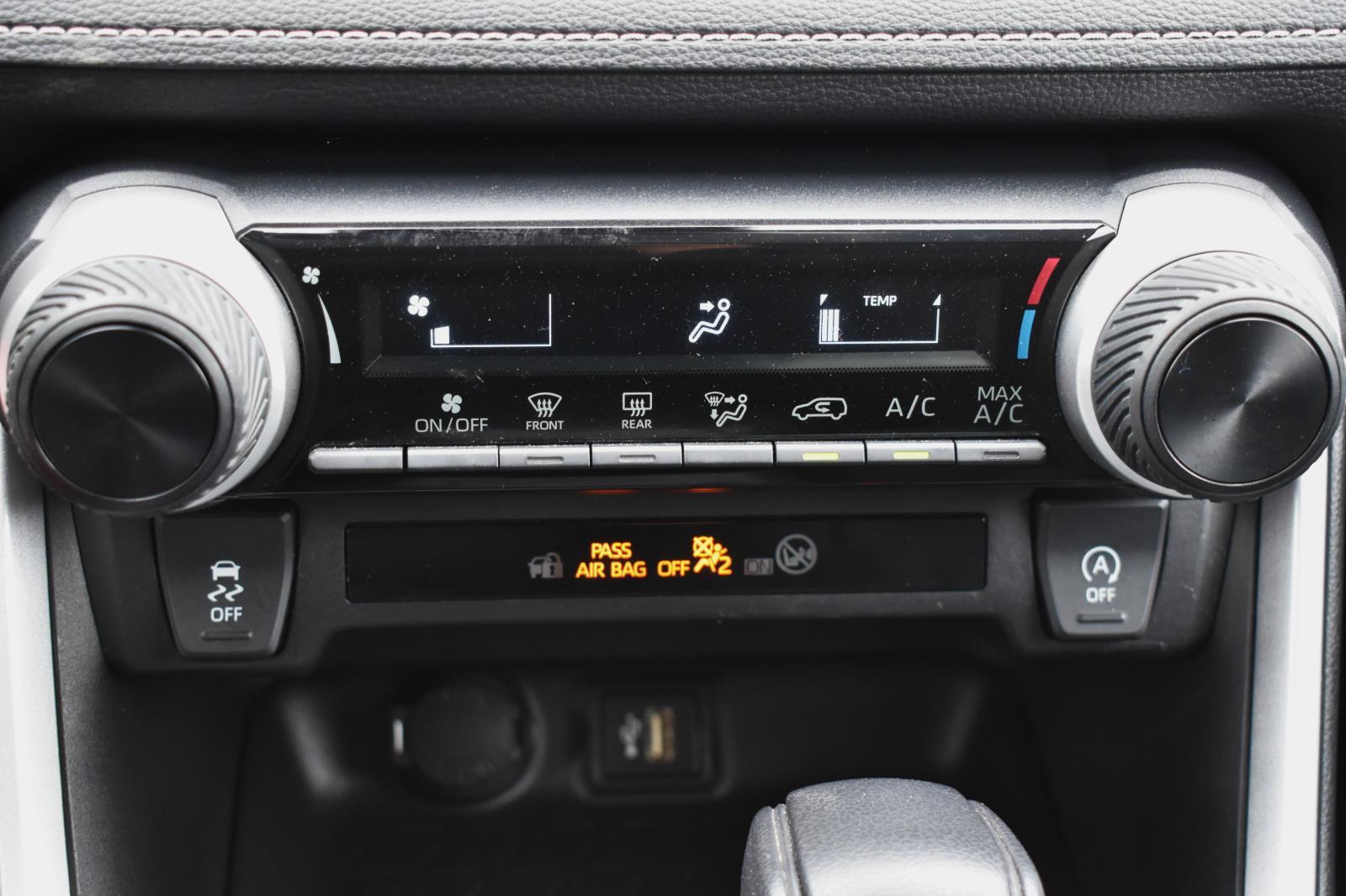 2024 Toyota RAV4 LE - Photo 6
