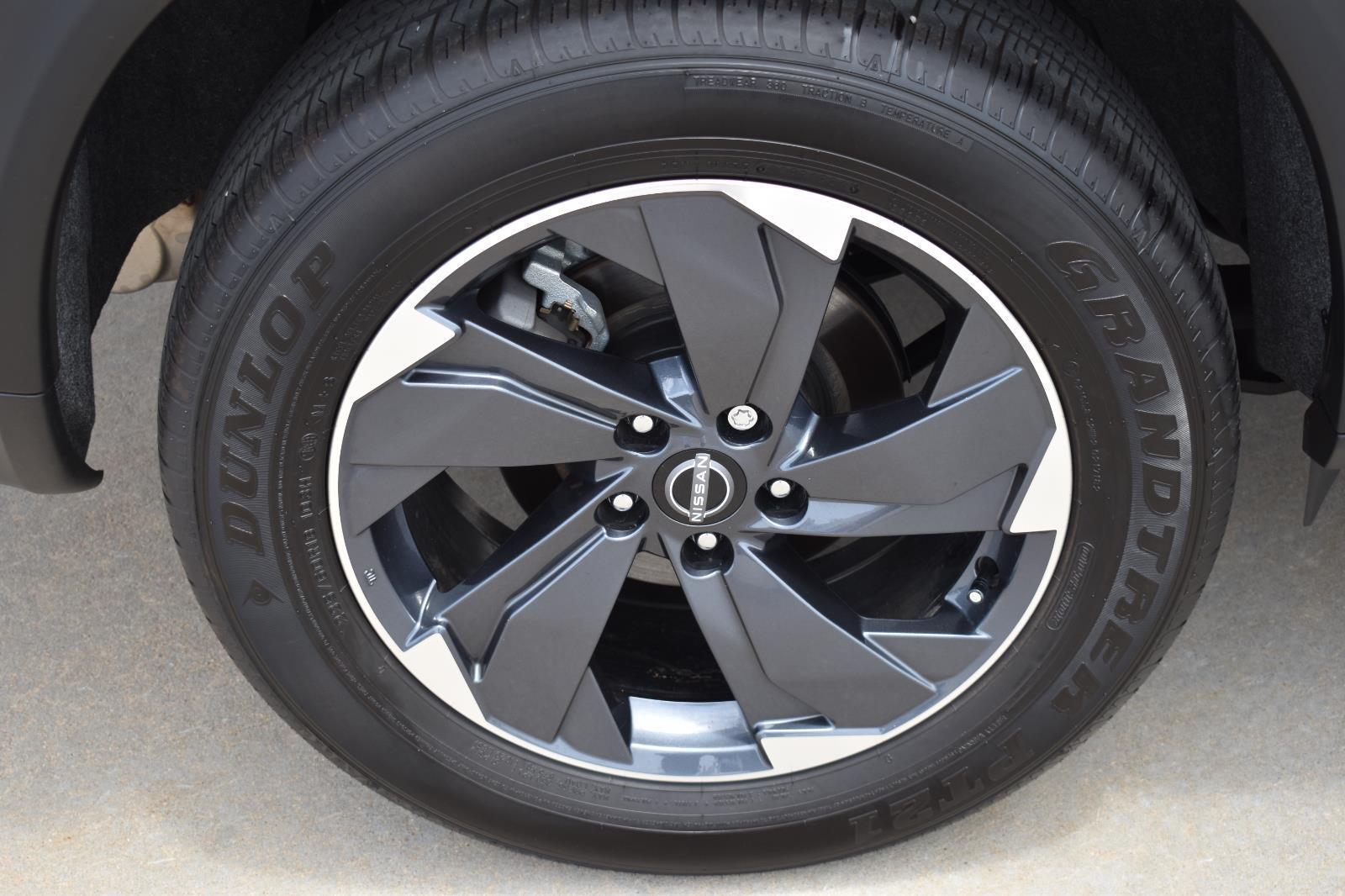 2025 Nissan Rogue SV - Photo 12