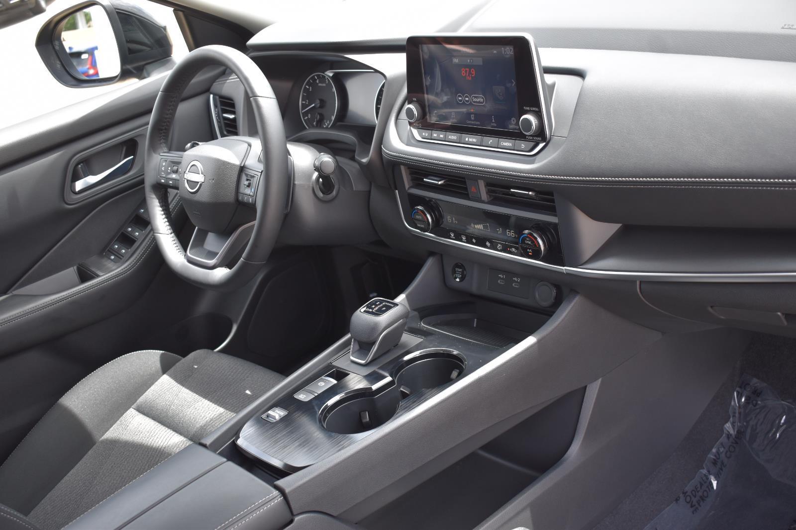 2025 Nissan Rogue SV - Photo 13