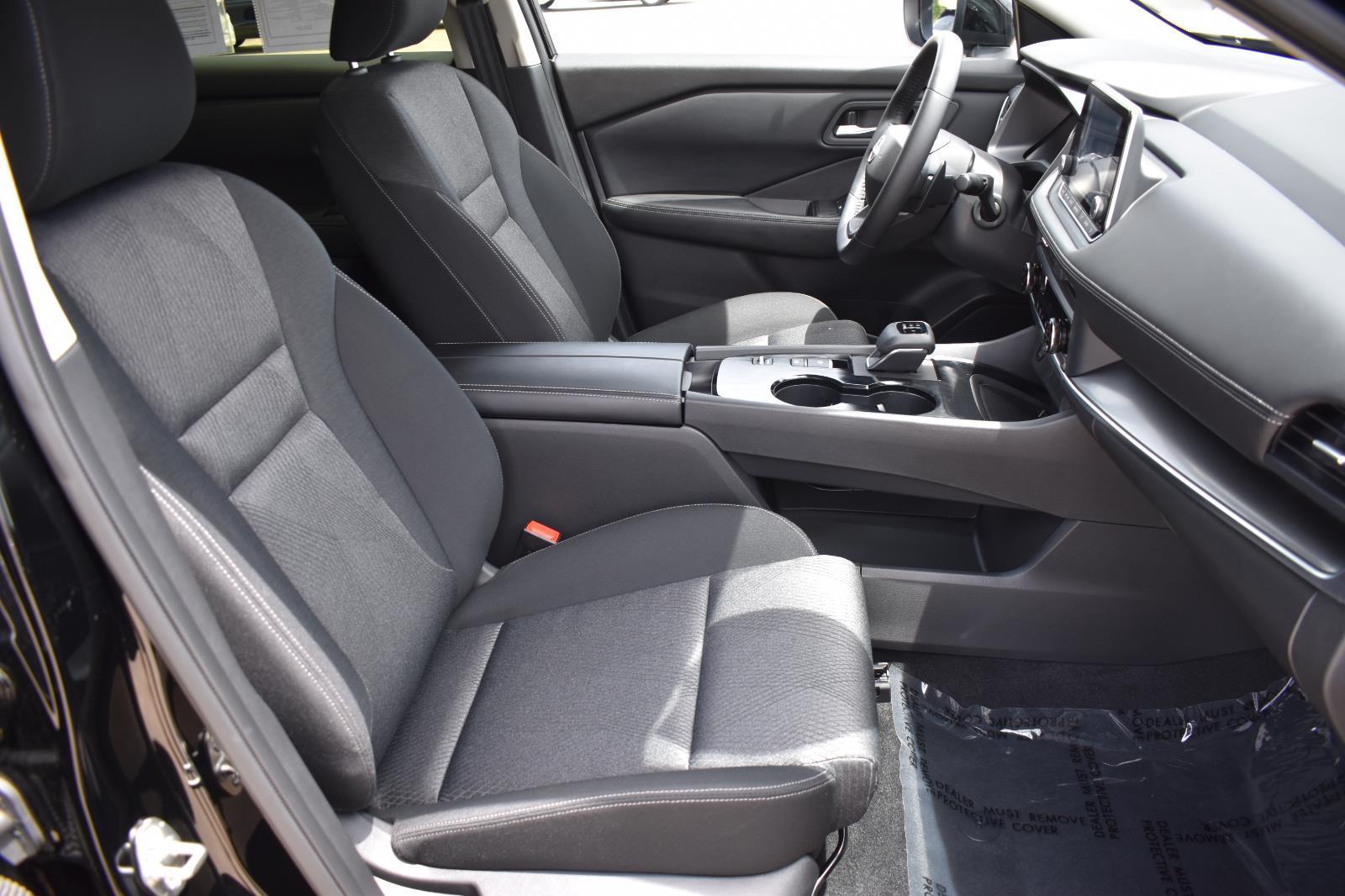 2025 Nissan Rogue SV - Photo 14