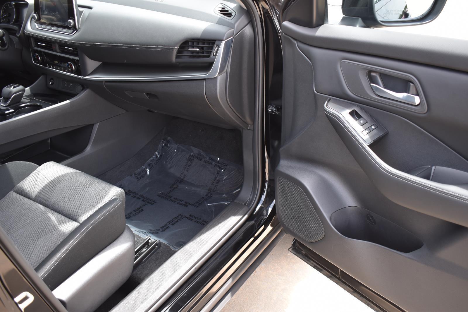 2025 Nissan Rogue SV - Photo 15