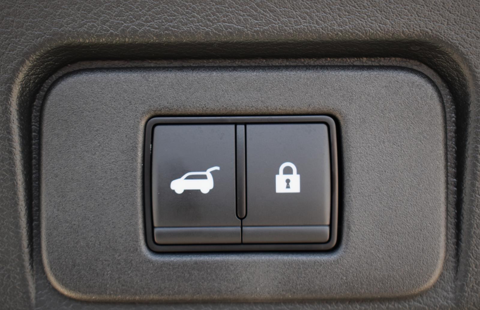 2025 Nissan Rogue SV - Photo 17