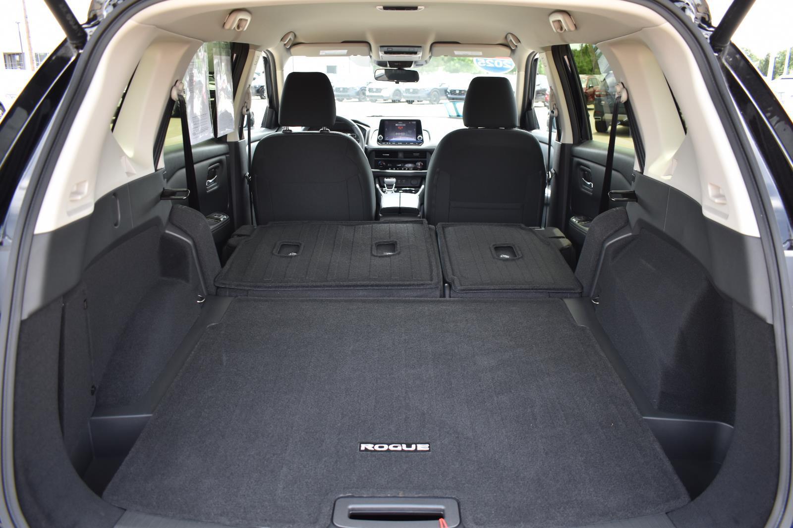 2025 Nissan Rogue SV - Photo 18
