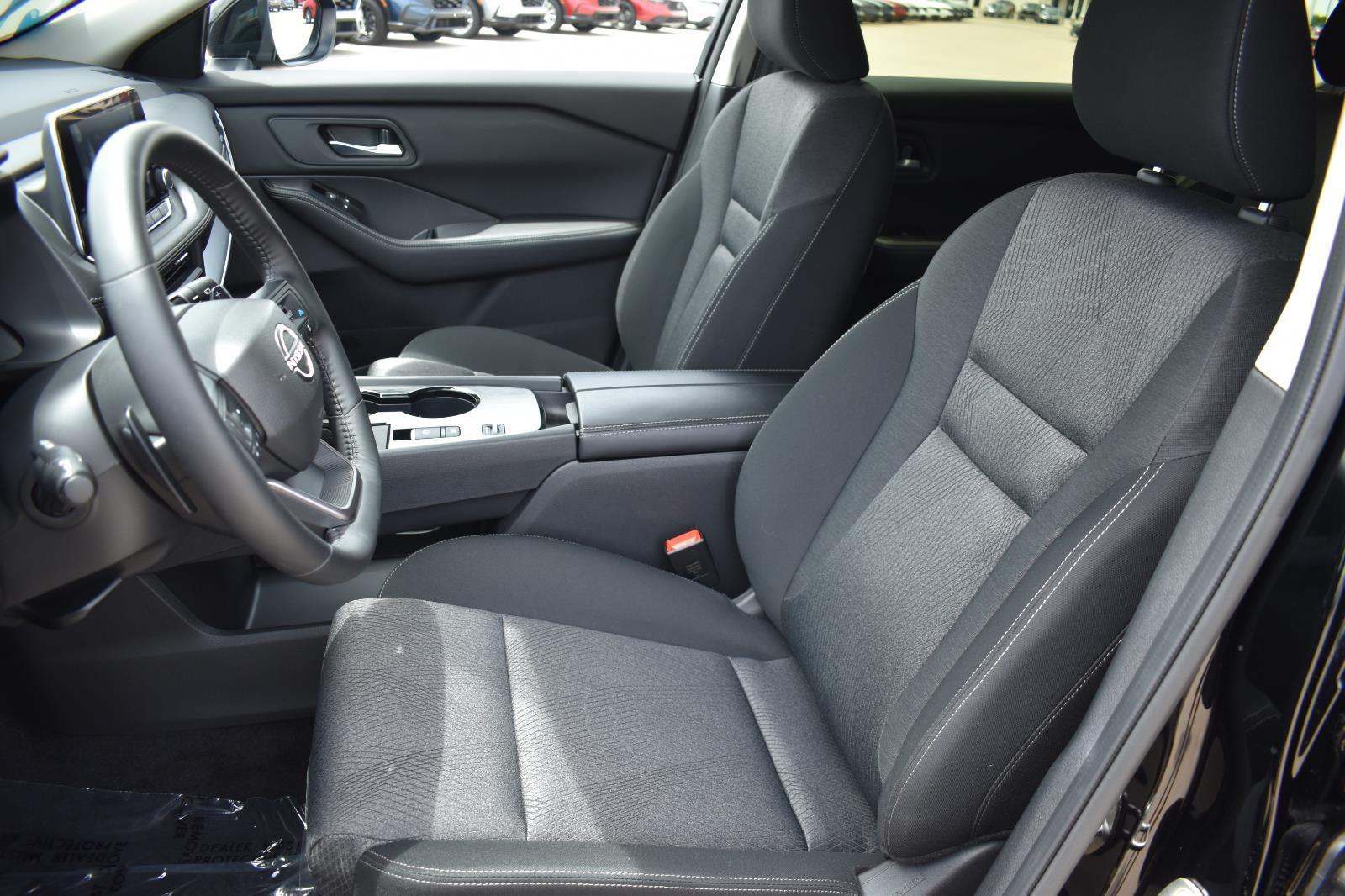 2025 Nissan Rogue SV - Photo 25