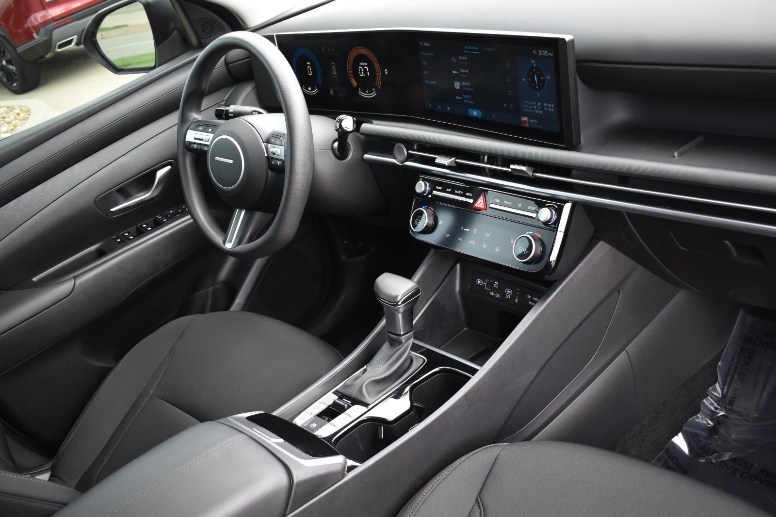2025 Hyundai Tucson SEL Shimmering Silver - Scholfield Honda - Image 14