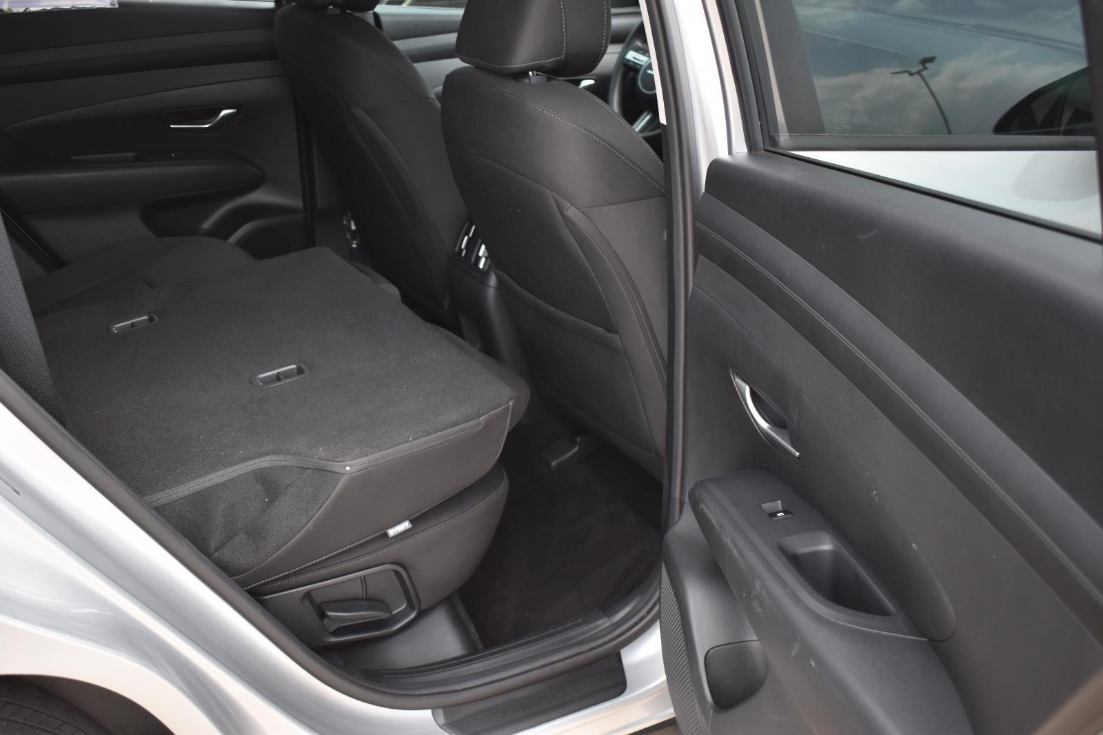 2025 Hyundai Tucson SEL Shimmering Silver - Scholfield Honda - Image 17