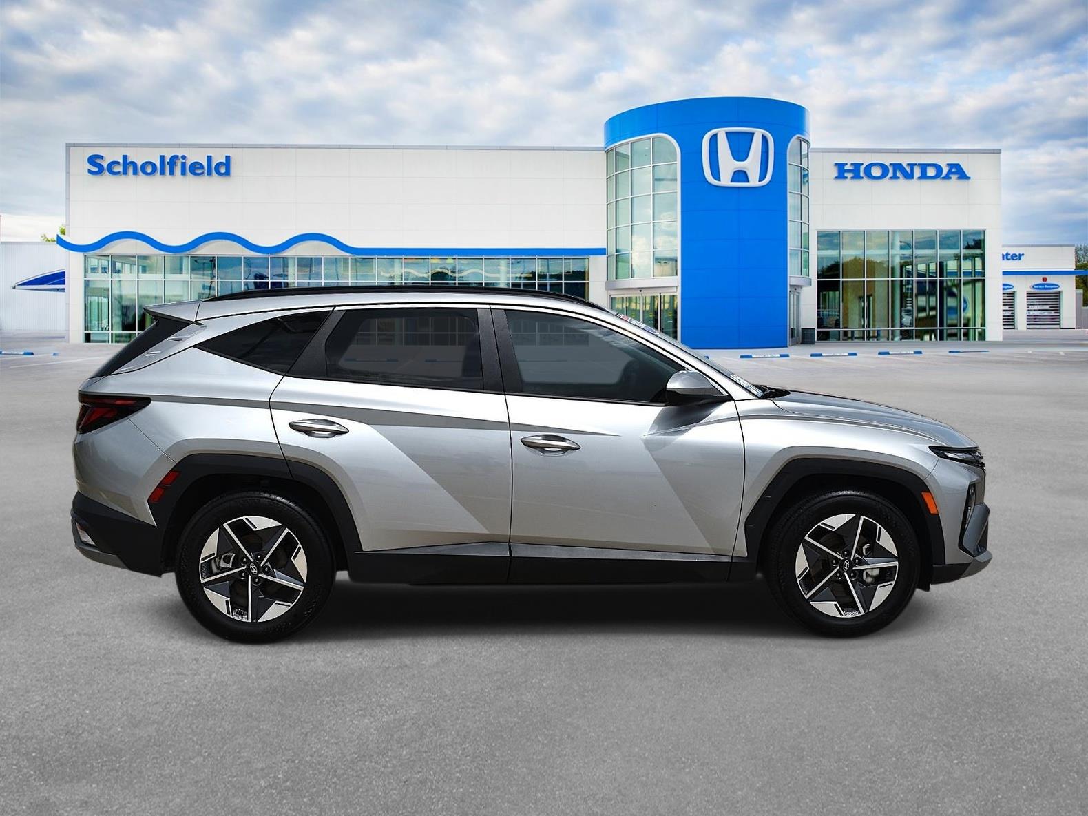 2025 Hyundai Tucson SEL Shimmering Silver - Scholfield Honda - Image 2