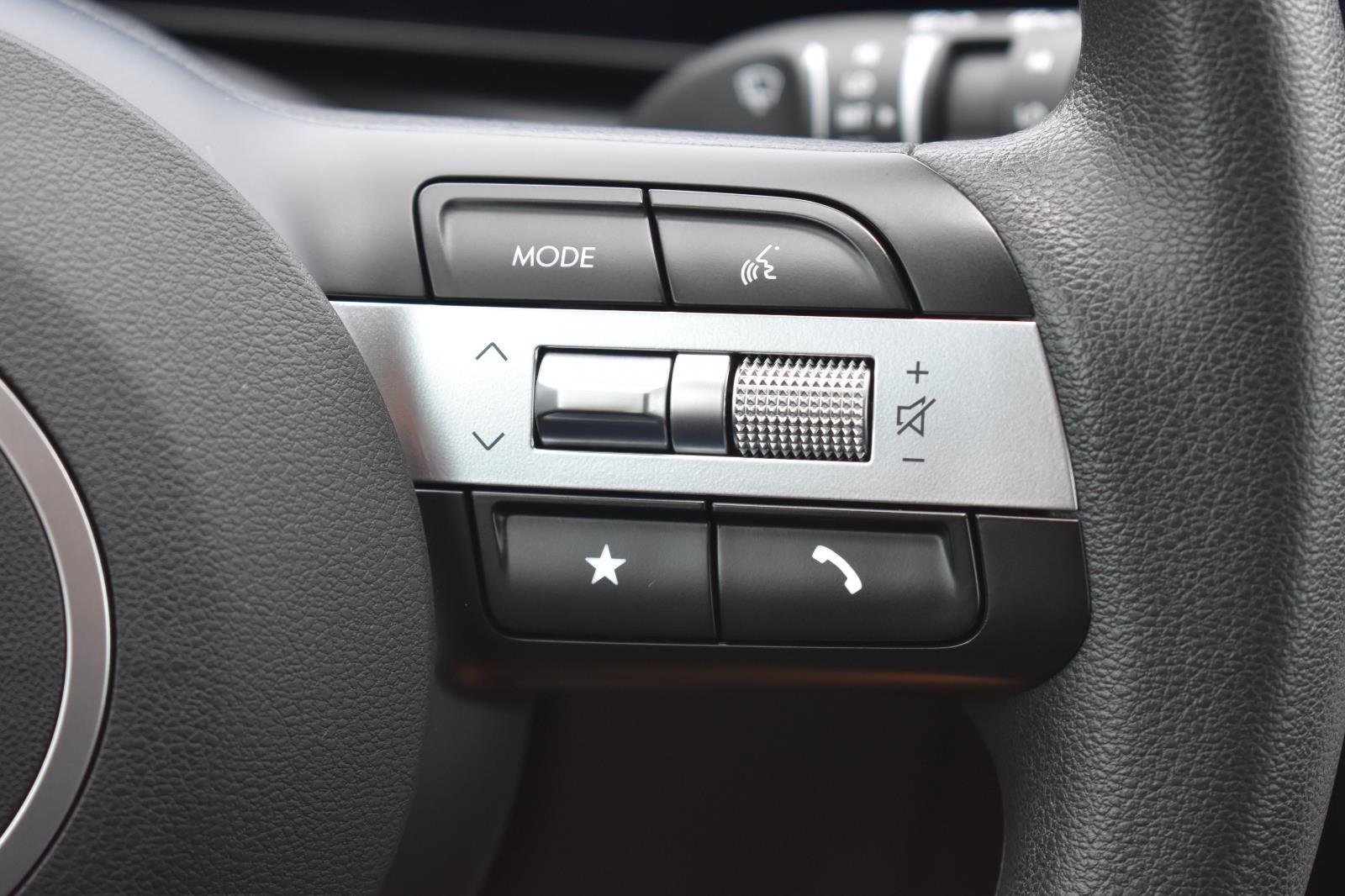2025 Hyundai Tucson SEL Shimmering Silver - Scholfield Honda - Image 8
