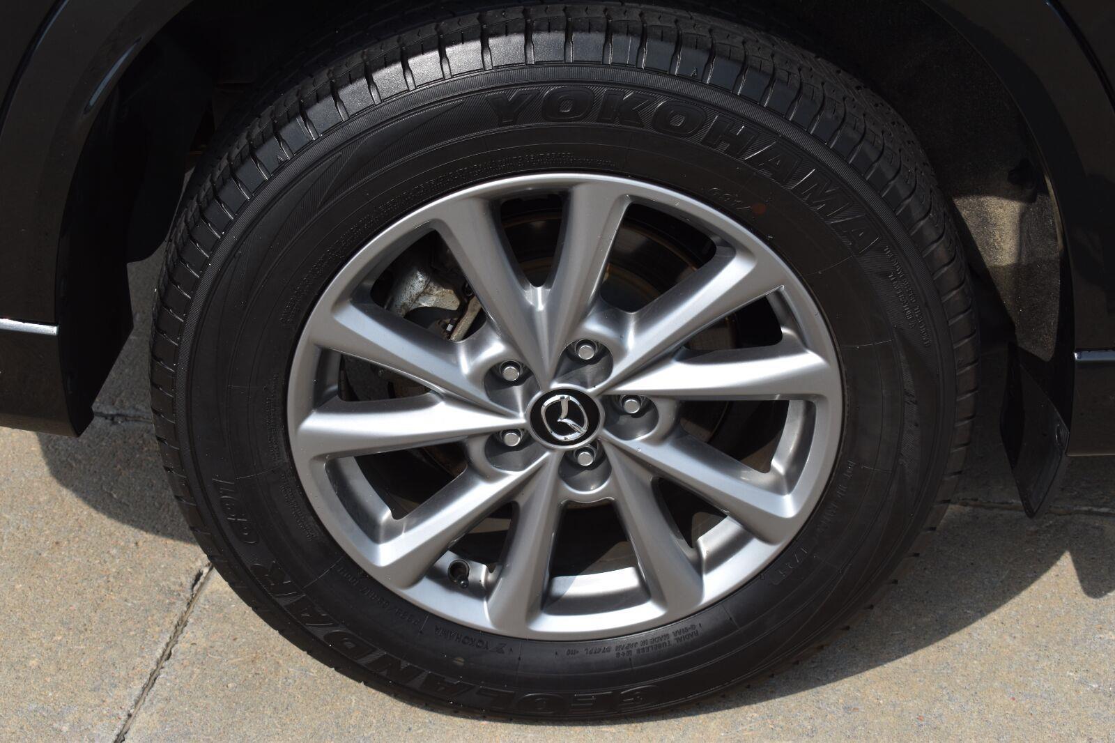 2025 Mazda CX-5 2.5 S Preferred Package Jet Black Mica - Scholfield Honda - Image 10