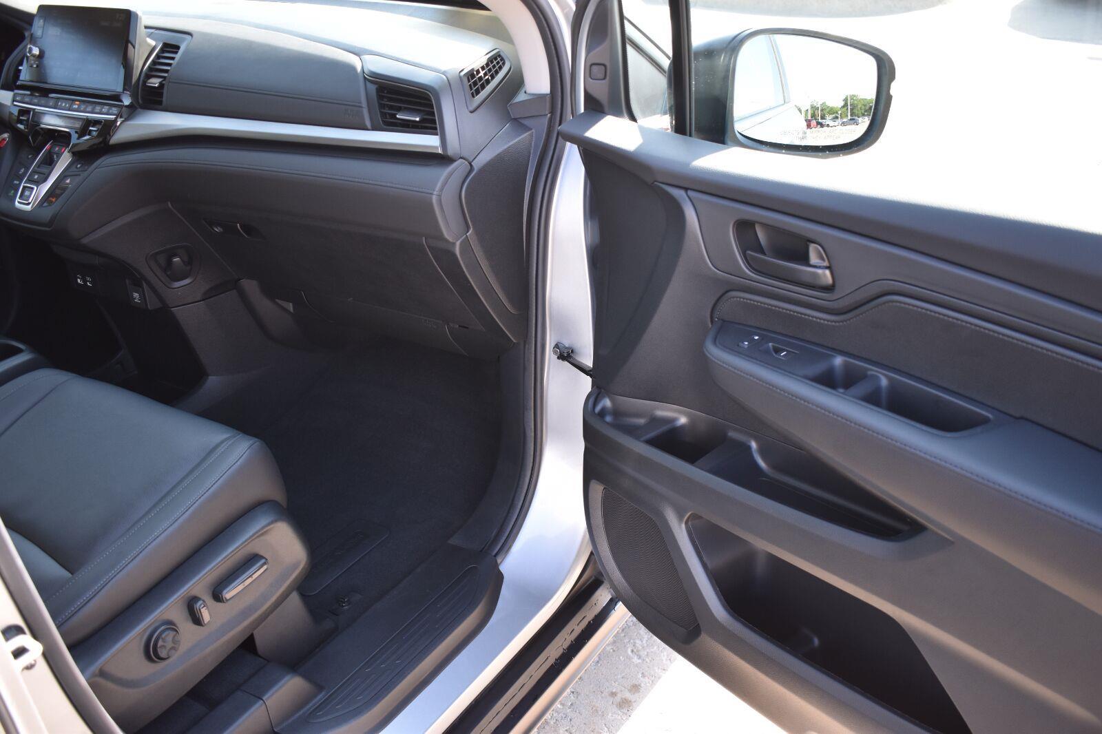 2025 Honda Odyssey EX-L - Photo 16