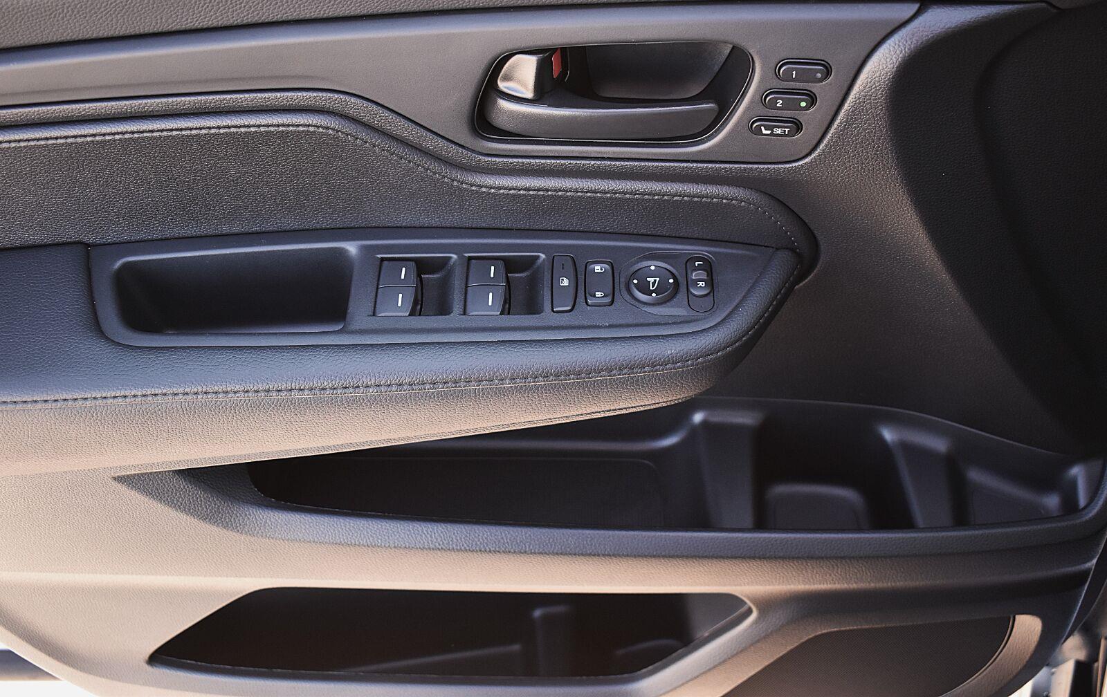 2025 Honda Odyssey EX-L - Photo 24