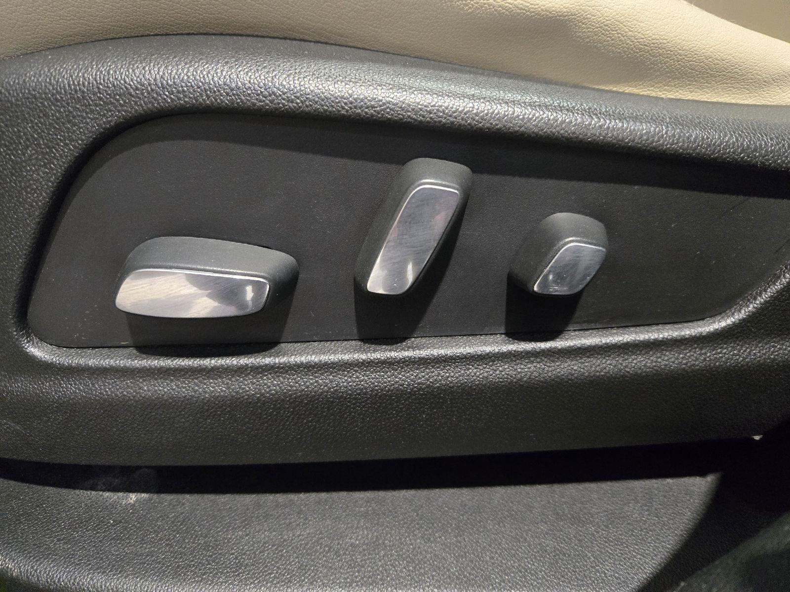 2017 Cadillac XT5 Luxury - Photo 10