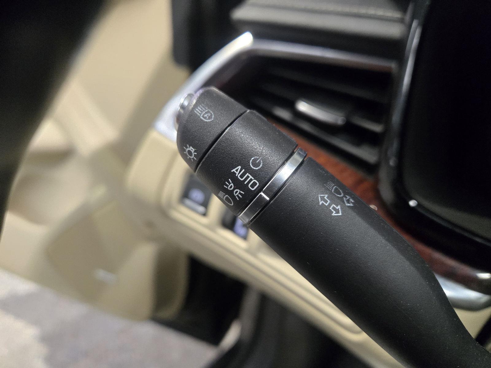 2017 Cadillac XT5 Luxury - Photo 13