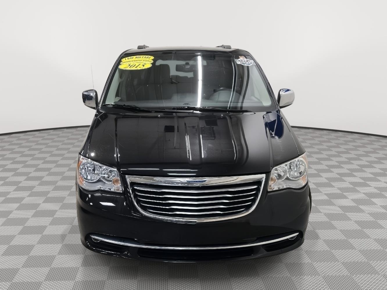 2015 Chrysler Town & Country Touring-L's photo