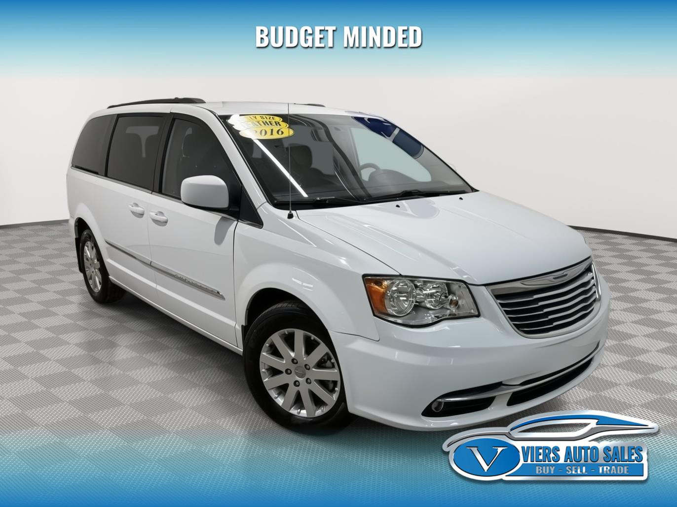 2016 Chrysler Town & Country Touring FWD