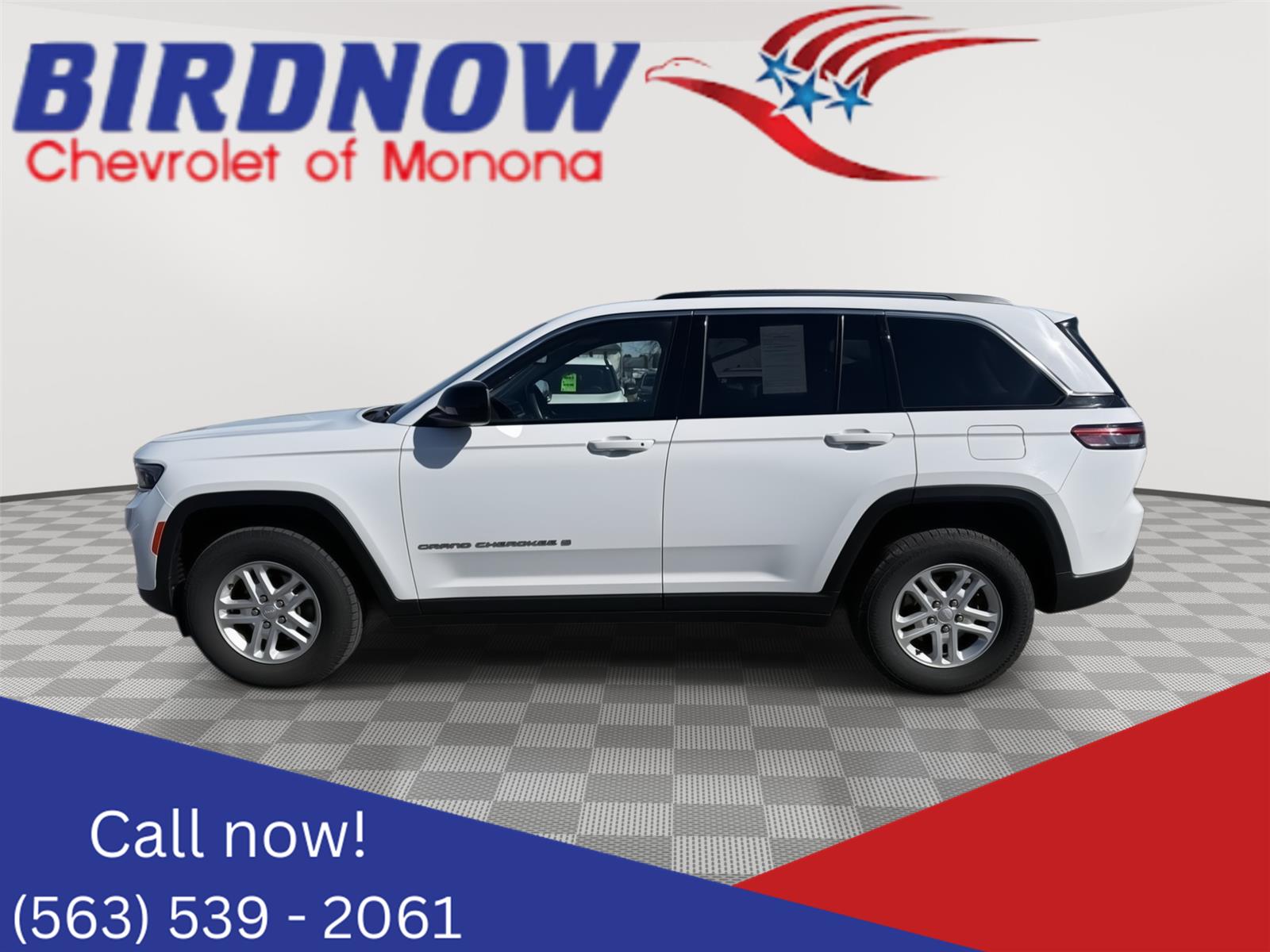Bright White Clearcoat 2023 Jeep Grand Cherokee Laredo 4WD SUV / Crossover Four-Wheel Drive 8-Speed Automatic