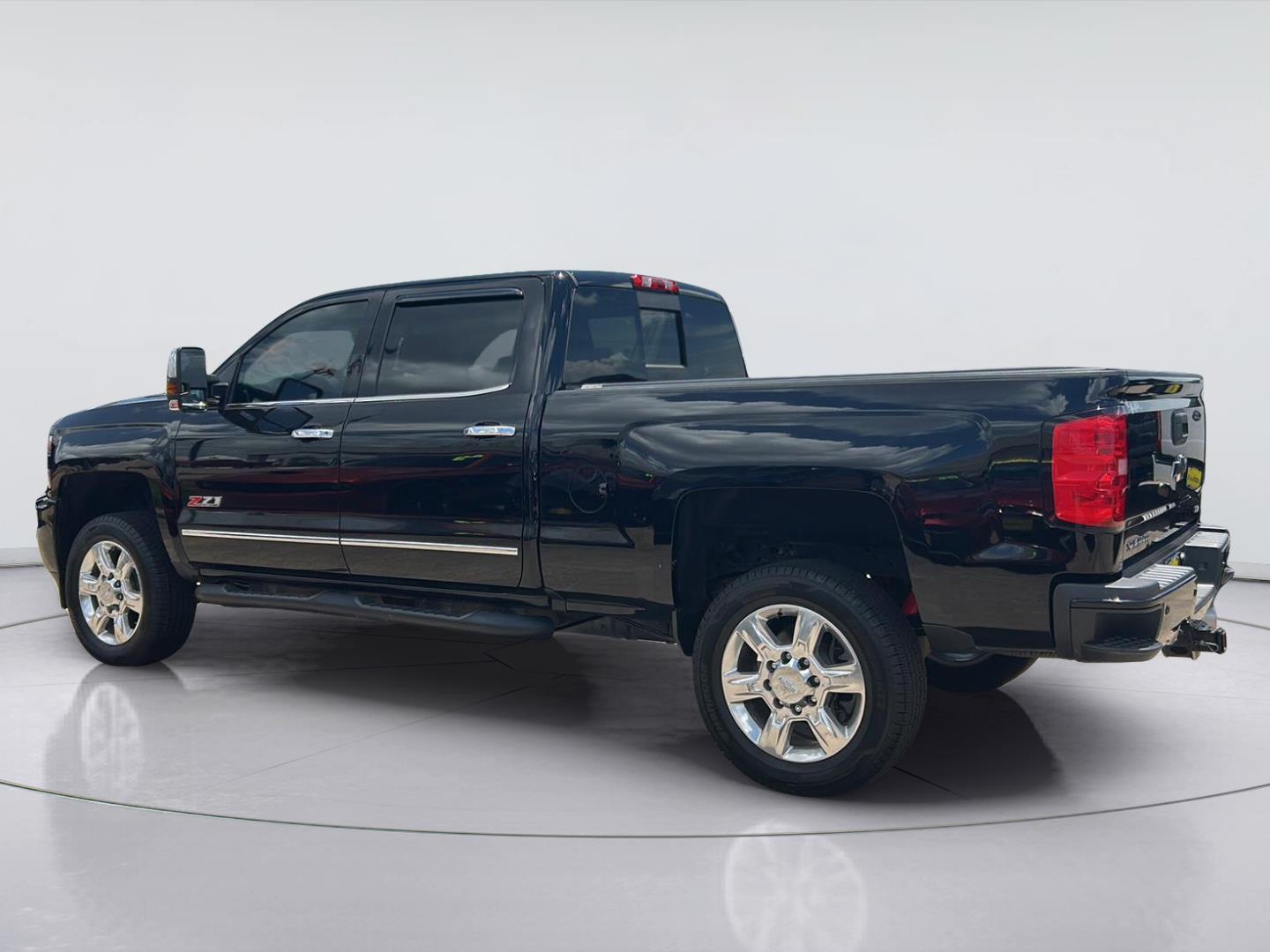 View vehicle photo 4