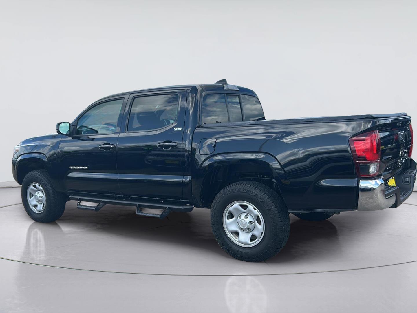 View vehicle photo 4