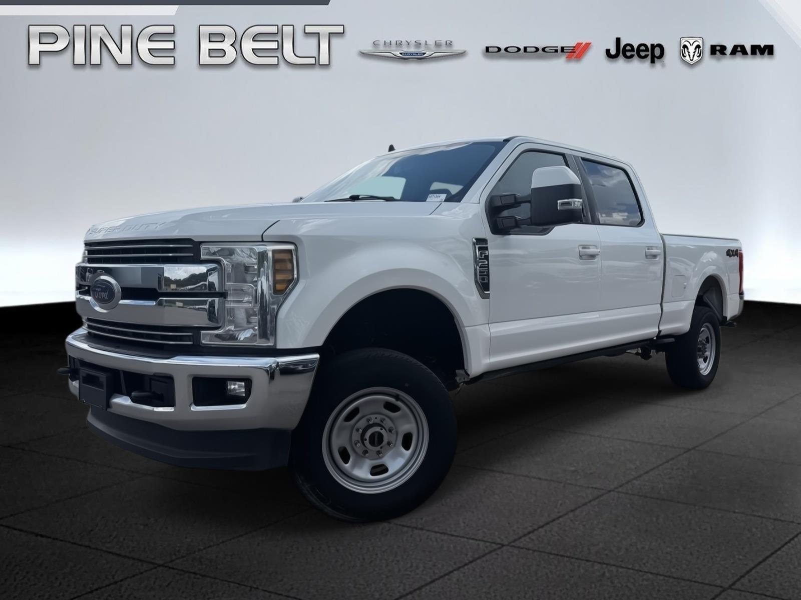 White Platinum Metallic Tri-Coat 2019 Ford F-250 Super Duty Lariat Crew Cab 4WD Pickup Truck Four-Wheel Drive 6-Speed Automatic