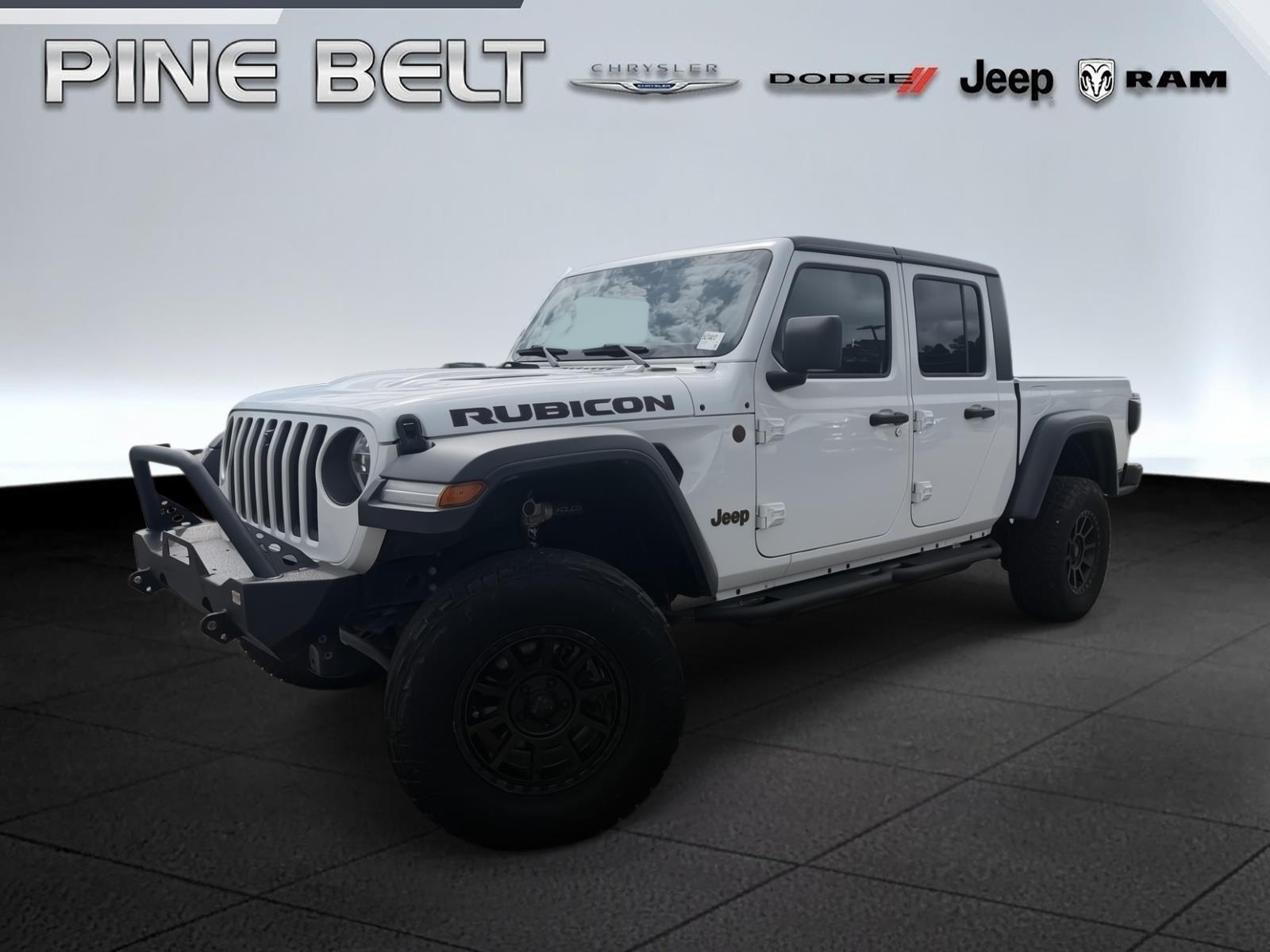 Bright White Clearcoat 2020 Jeep Gladiator Pickup Truck Four-Wheel Drive 6-Speed Manual