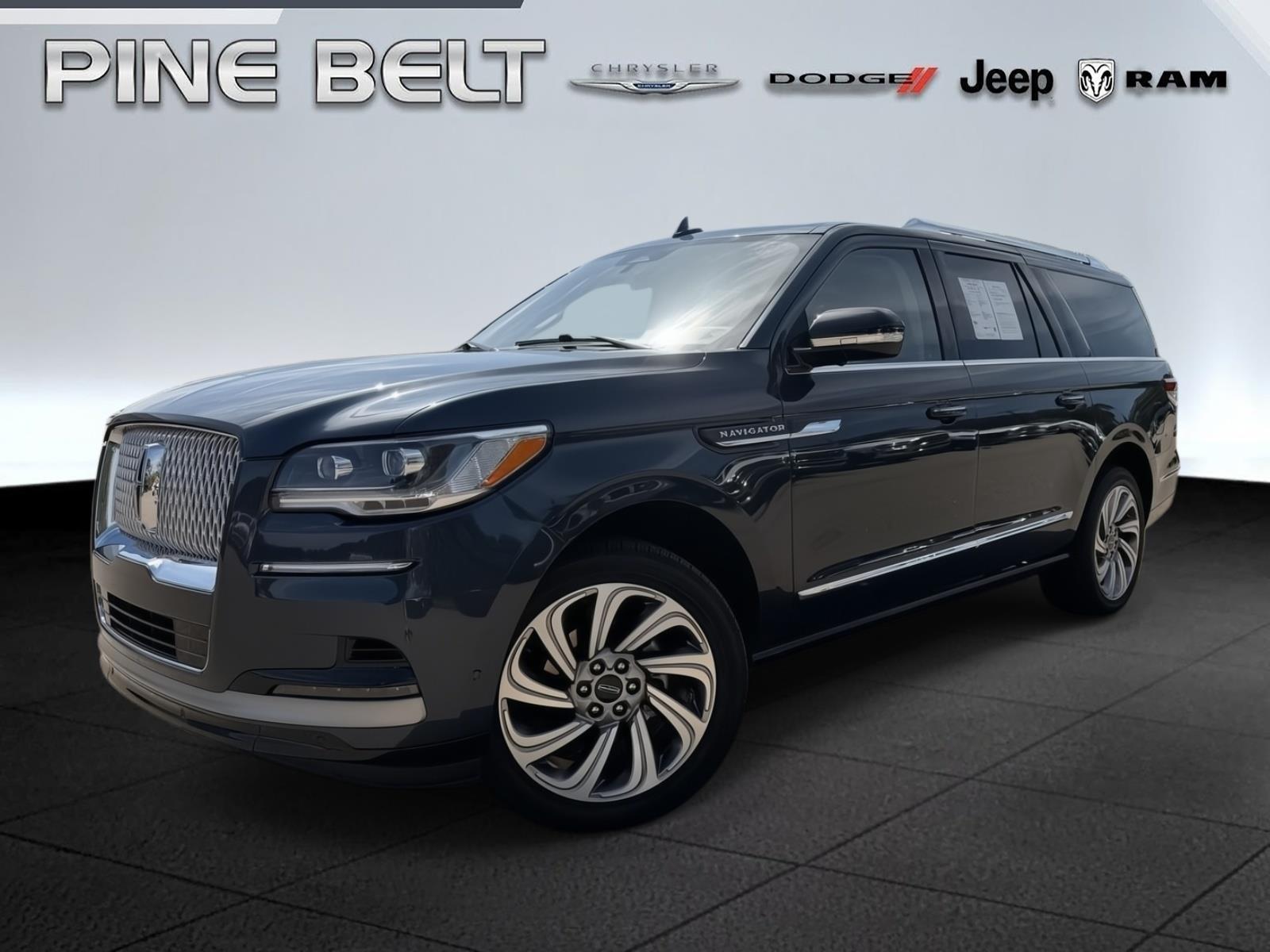 Flight Blue Metallic Clearcoat 2024 Lincoln Navigator SUV / Crossover Four-Wheel Drive Automatic