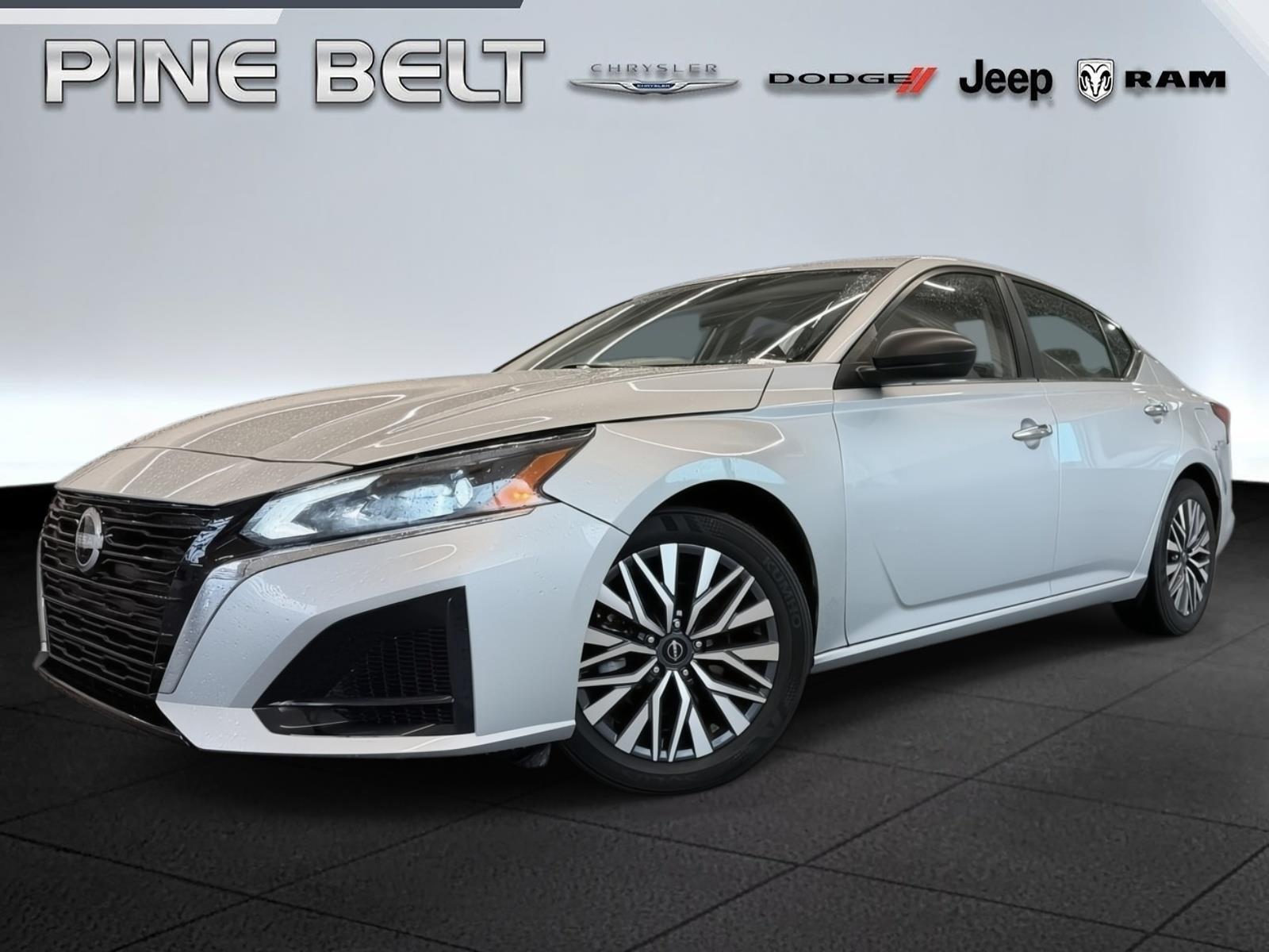 Brilliant Silver Metallic 2024 Nissan Altima Sedan Front-Wheel Drive Continuously Variable Transmission