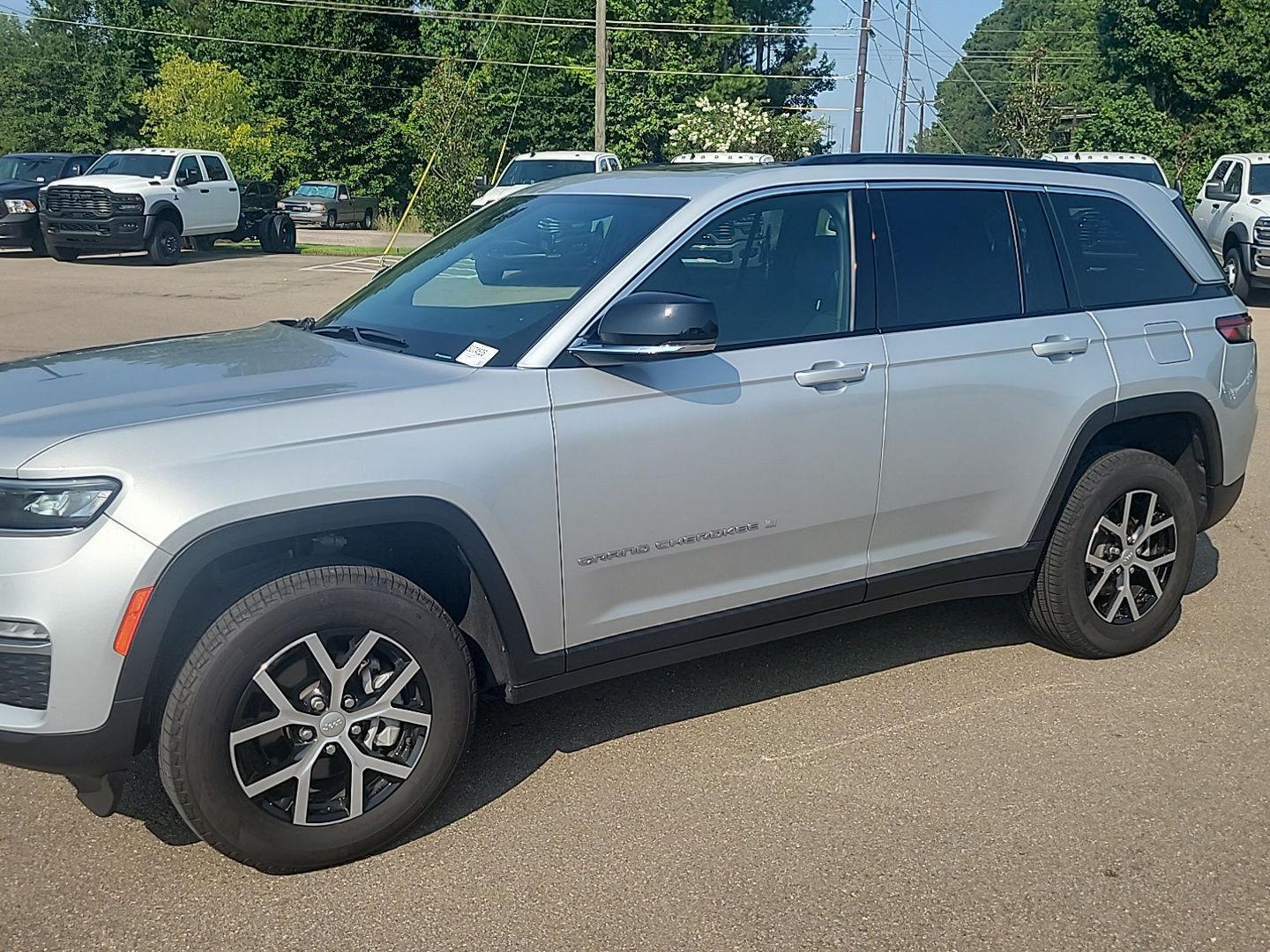 Silver Zynith 2025 Jeep Grand Cherokee SUV / Crossover Four-Wheel Drive 8-Speed Automatic