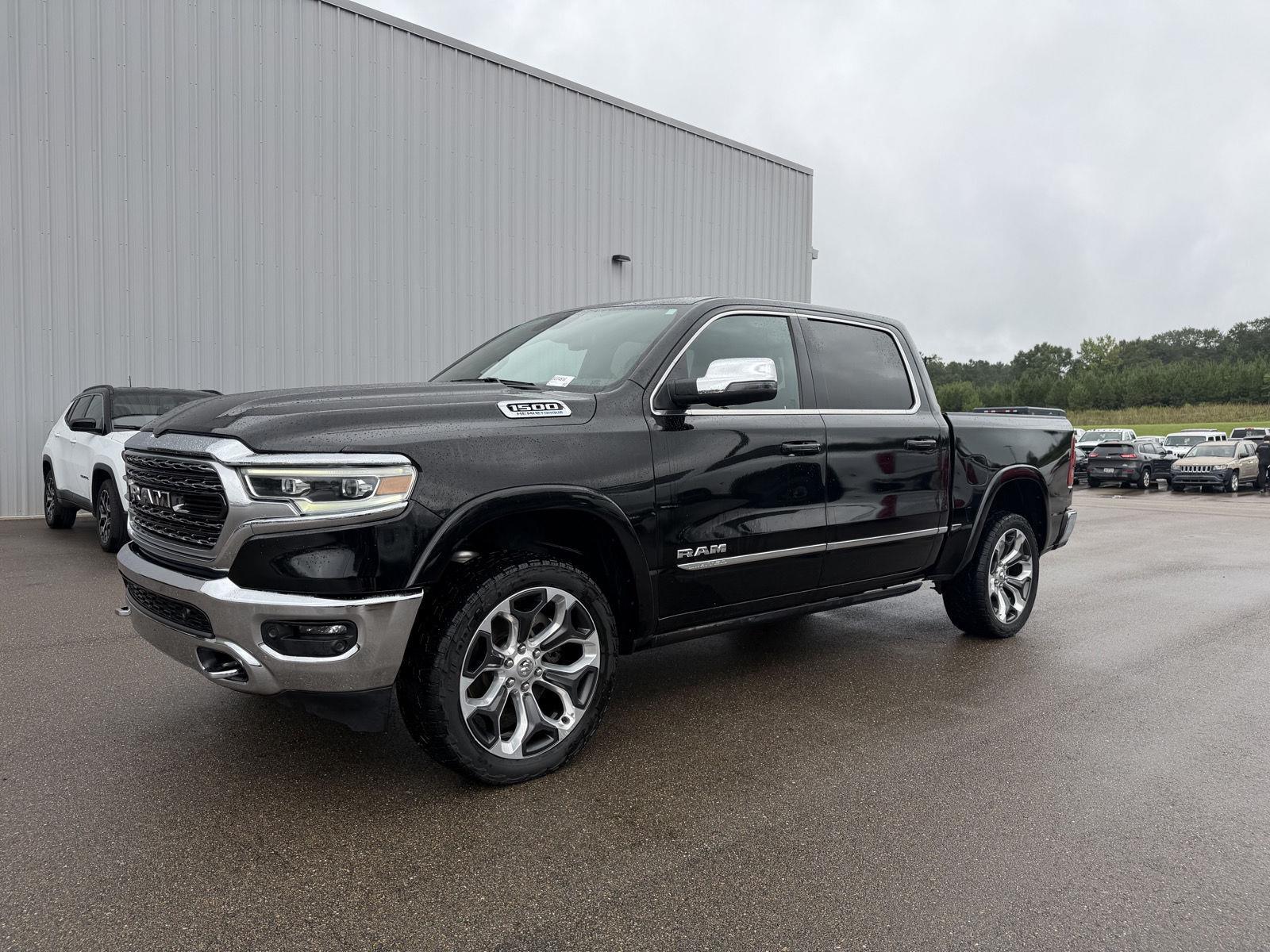 Diamond Black Crystal Pearlcoat 2024 RAM 1500 Pickup Truck Four-Wheel Drive 8-Speed Automatic