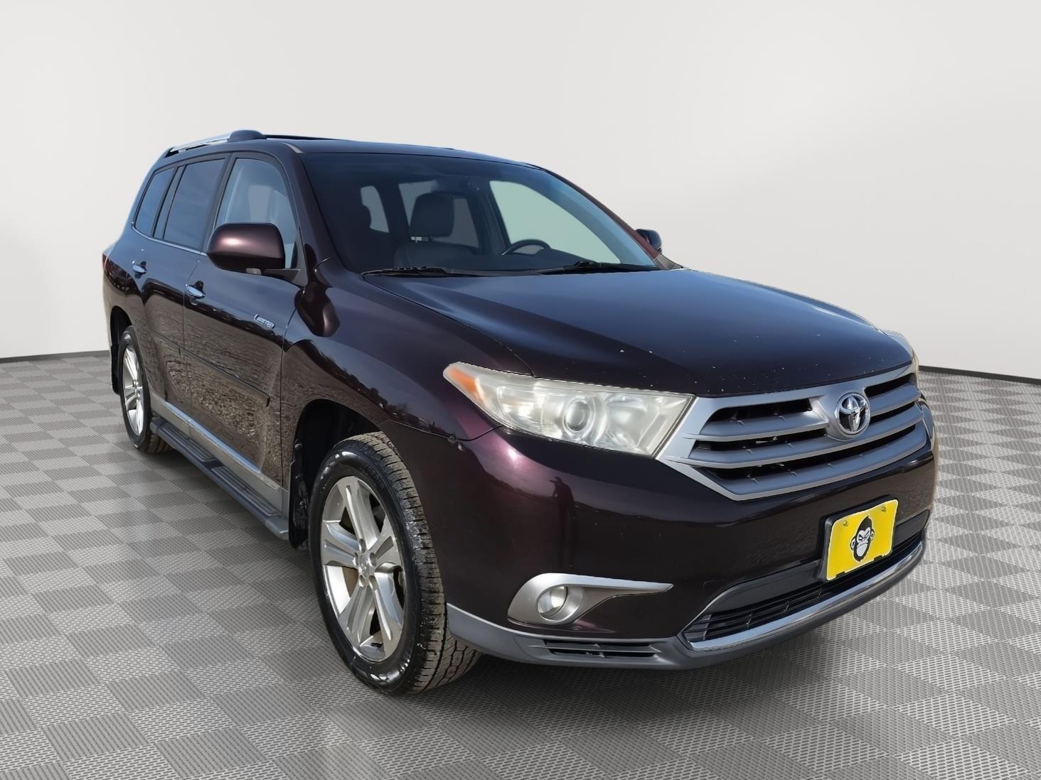 View vehicle photo 3