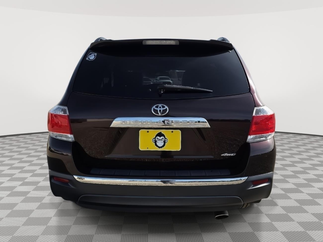 View vehicle photo 5