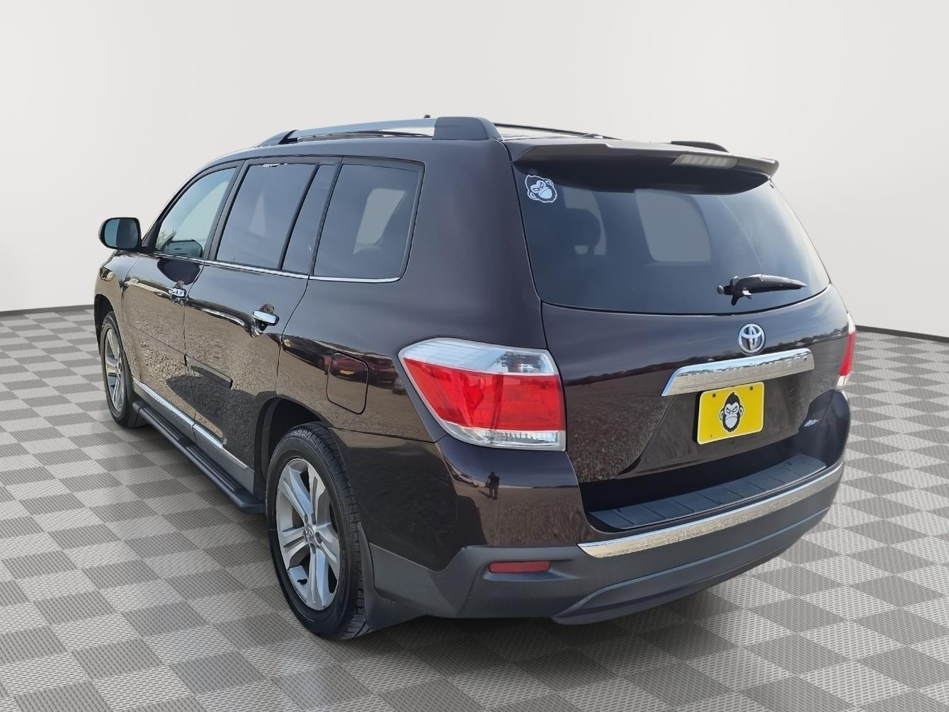 View vehicle photo 6