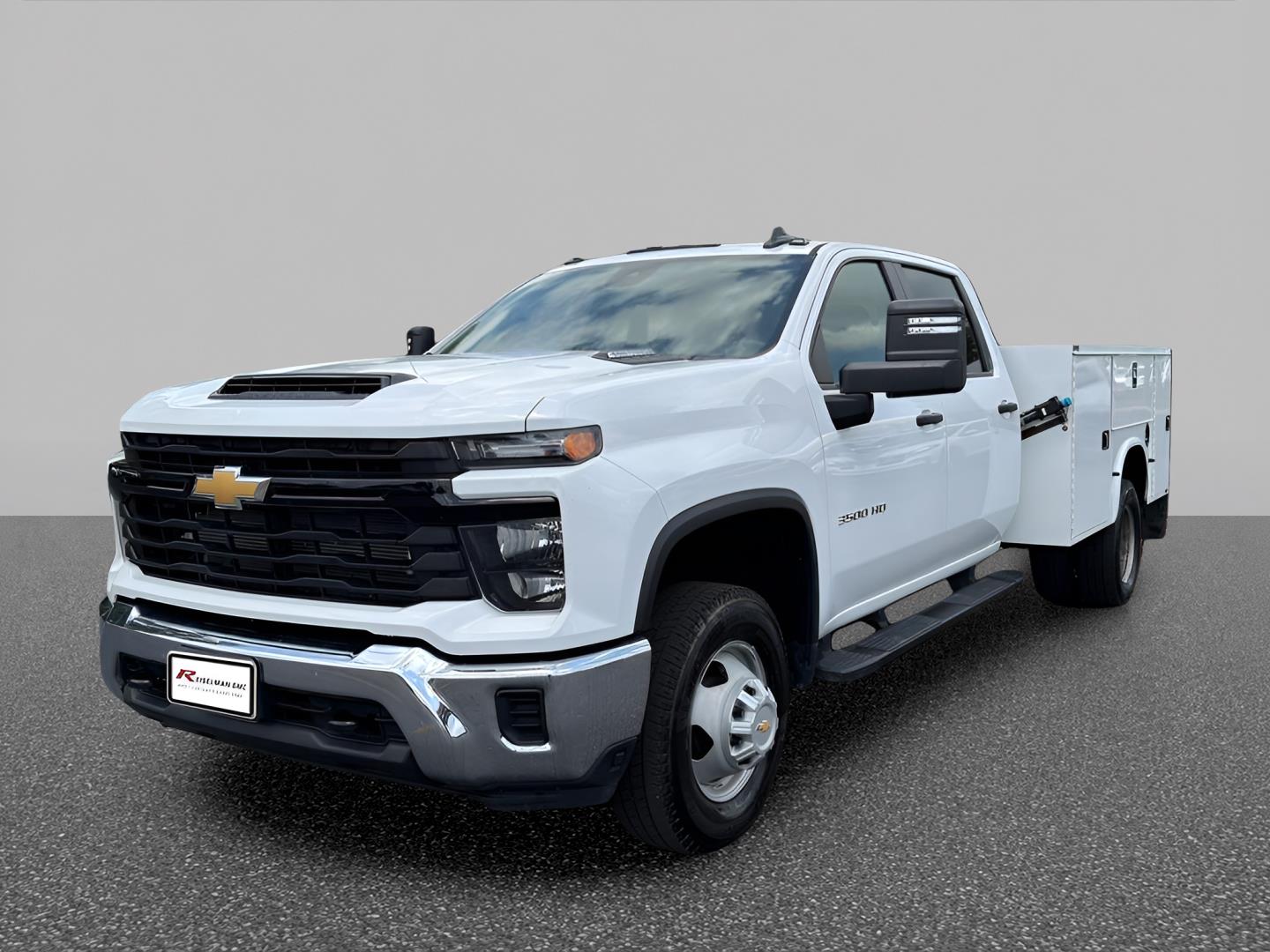Summit White 2024 Chevrolet Silverado 3500HD Chassis Pickup Truck Four-Wheel Drive Automatic