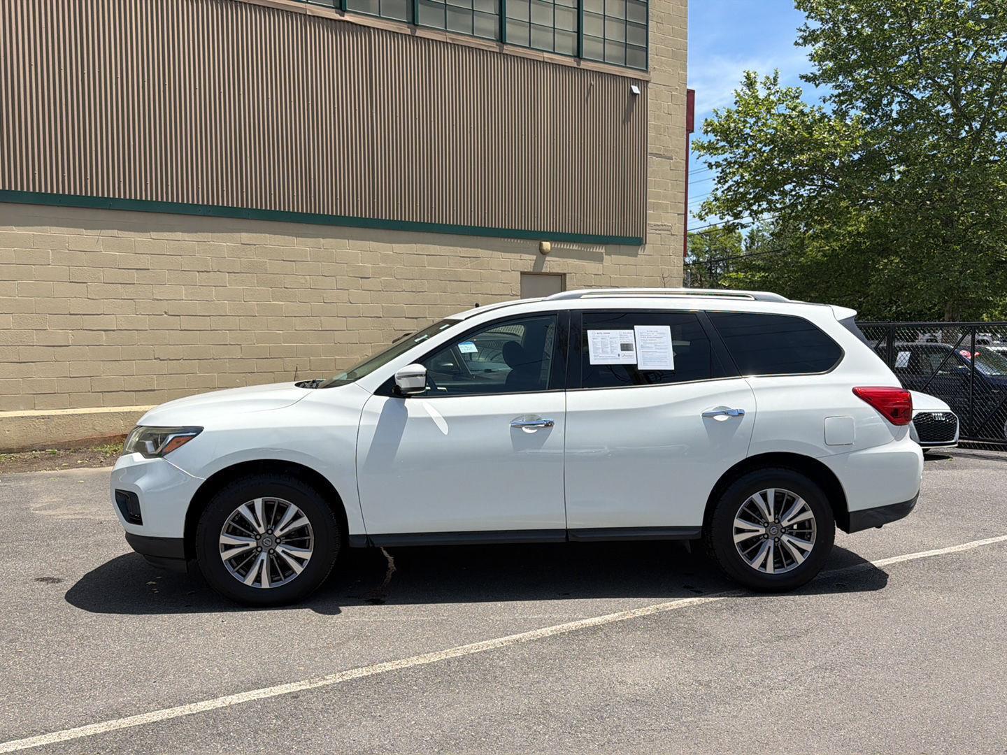 View vehicle photo 6