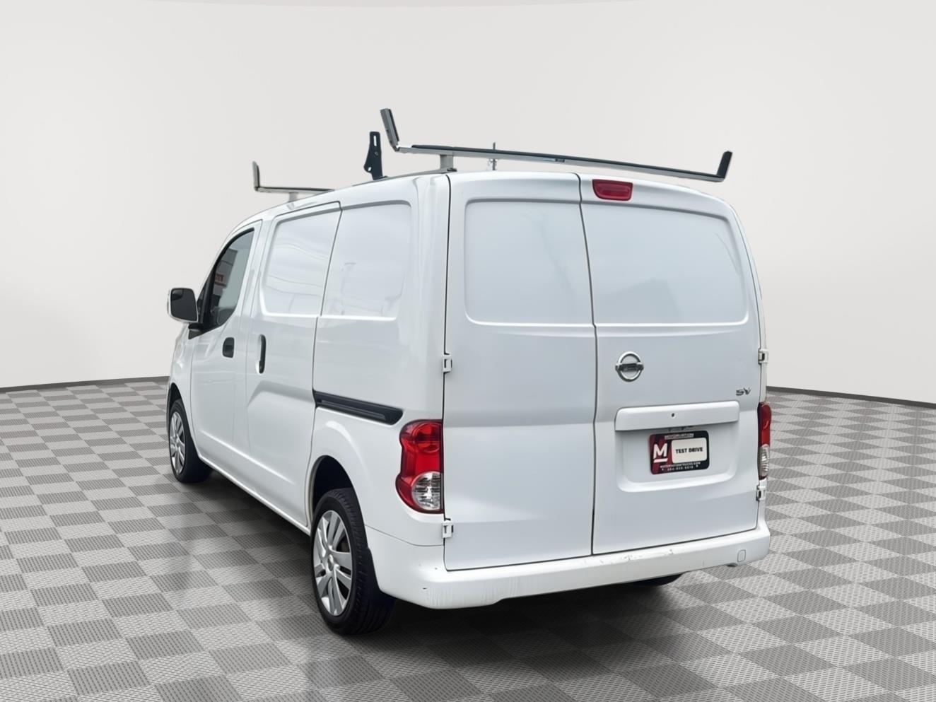 View vehicle photo 3