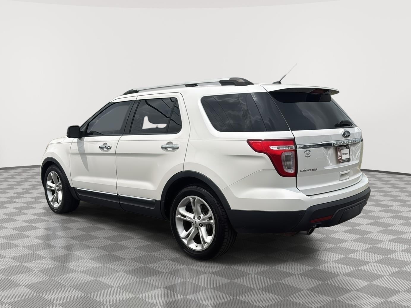 View vehicle photo 3