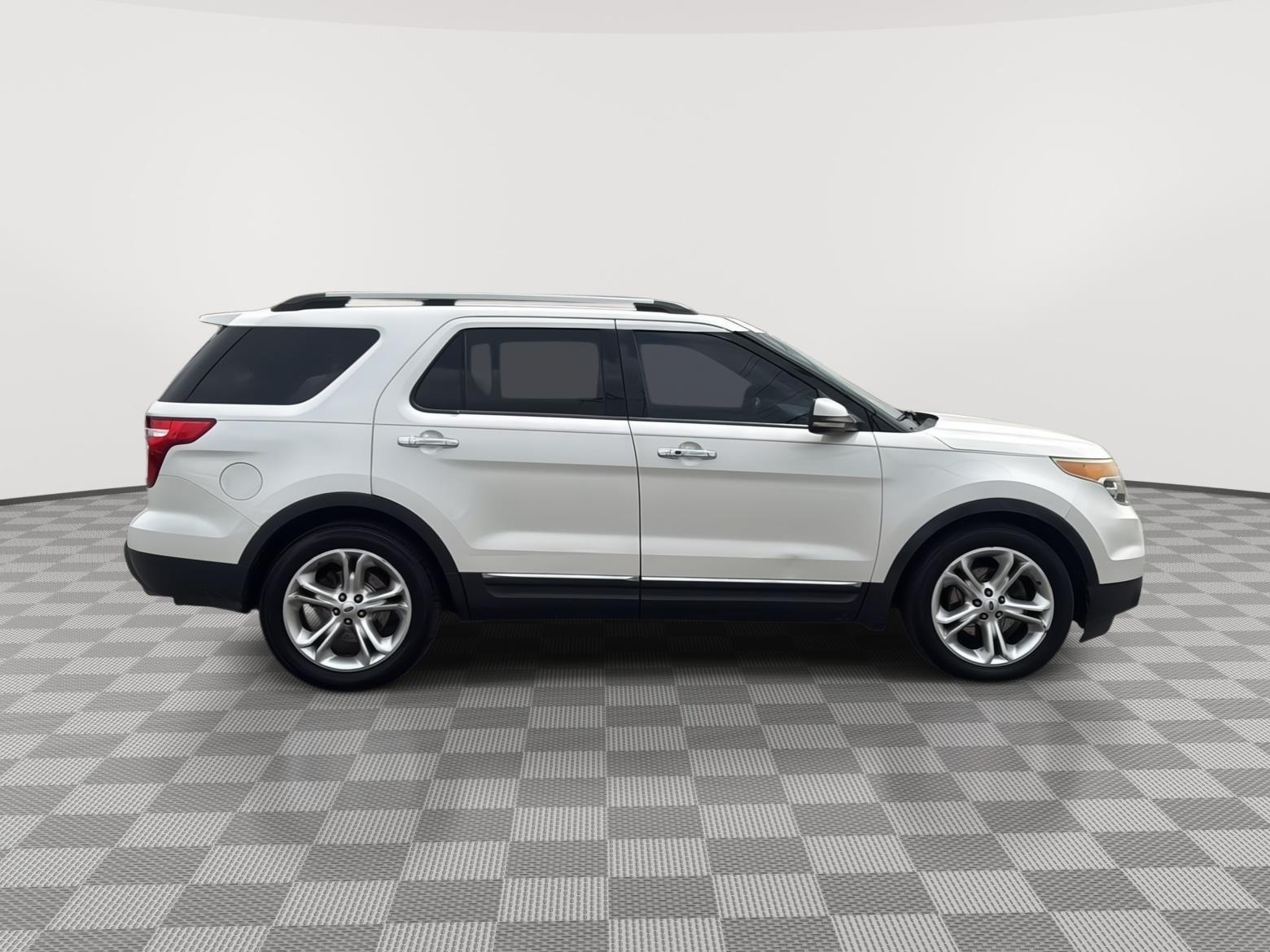 View vehicle photo 6