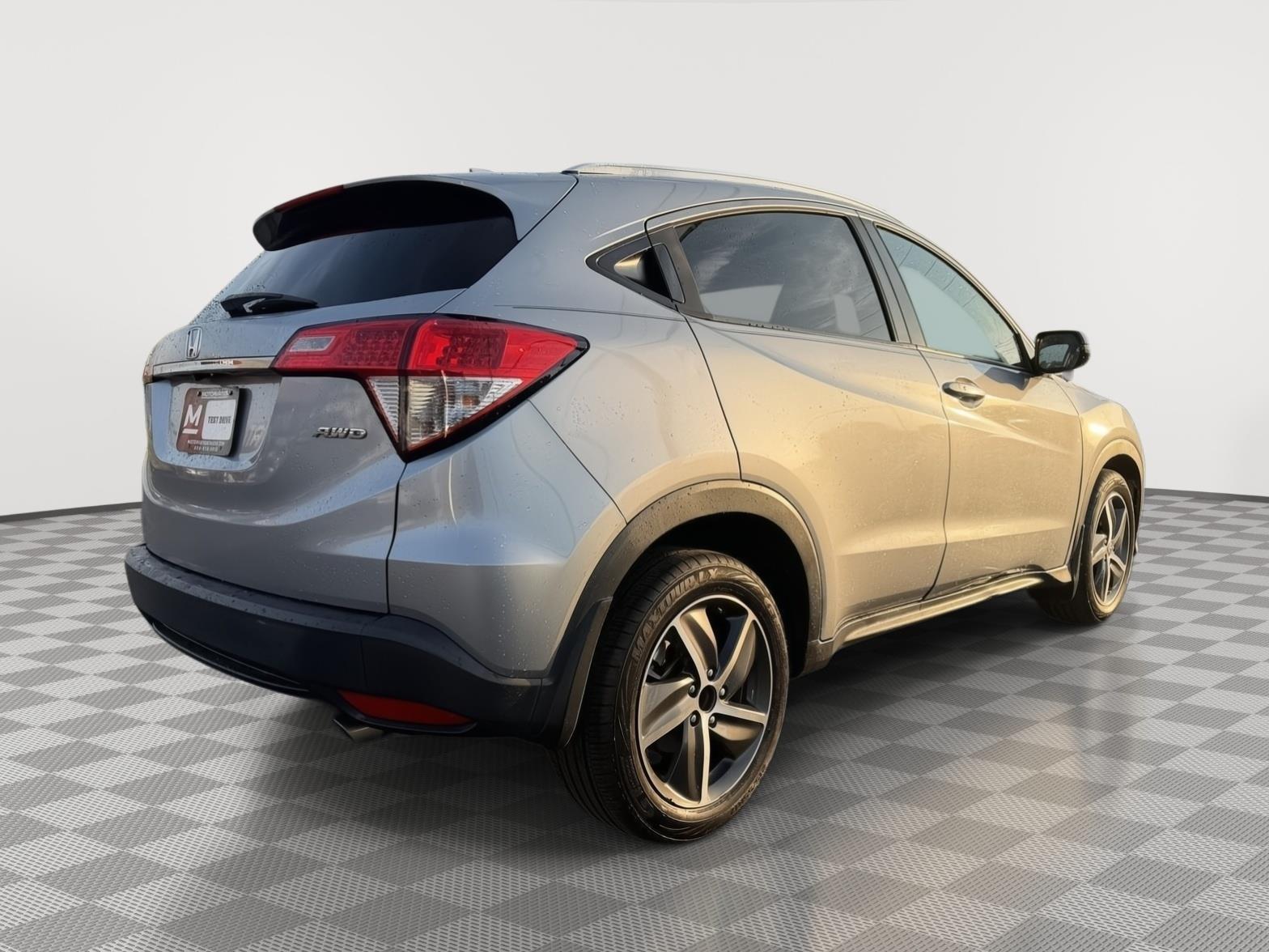 View vehicle photo 3