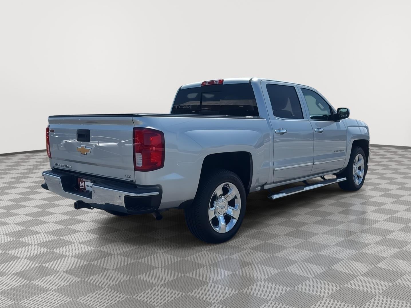 View vehicle photo 5