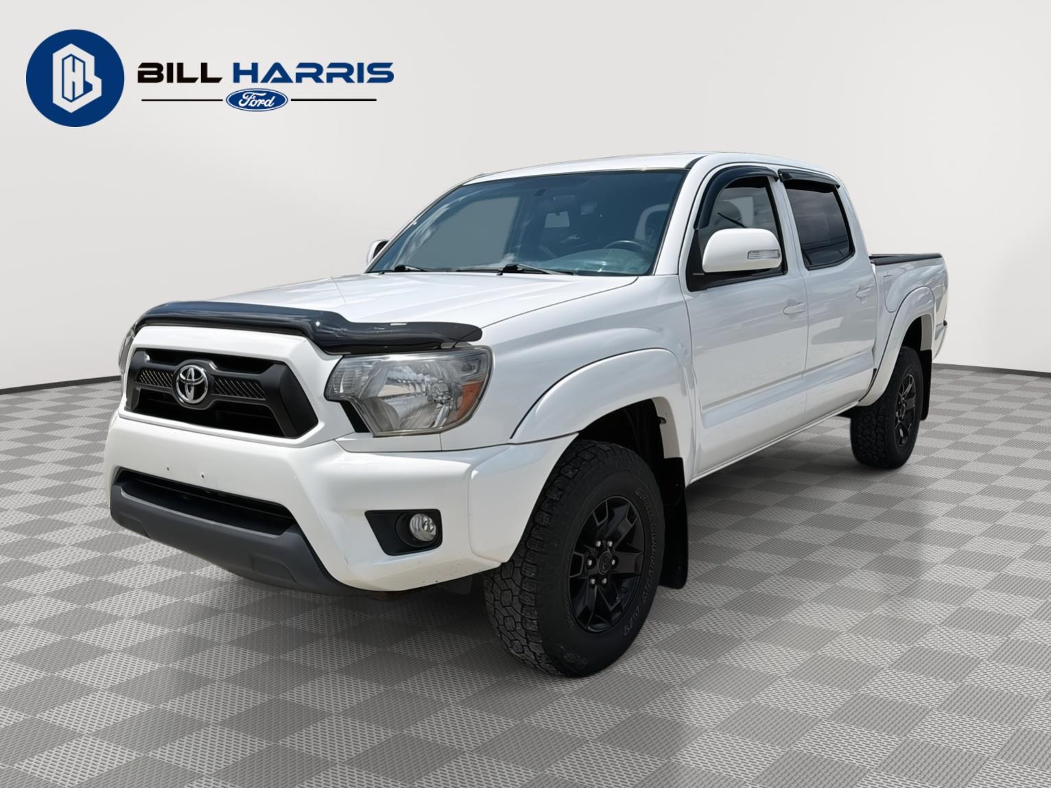 Super White 2015 Toyota Tacoma Pickup Truck Four-Wheel Drive Automatic